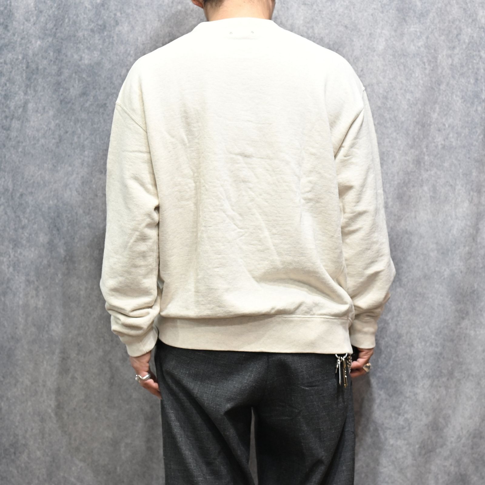 North Memphis College Emblem L/S Crewneck Pullover （OWH）｜プルオーバー スウェット （オフホワイト）｜2603-4002