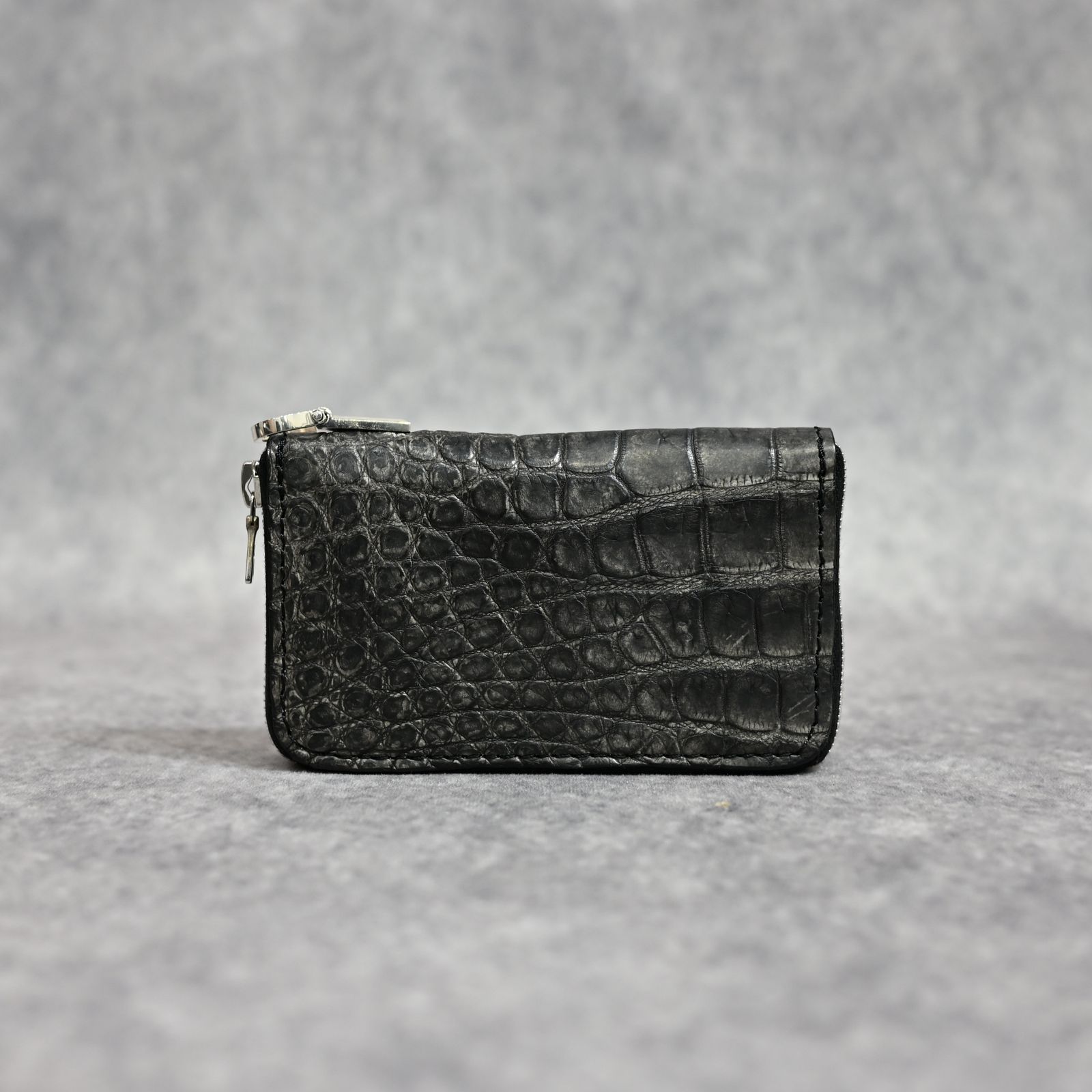 クロコ 墨染め+イタリアンバケッタ ミニラウンド財布 （SUMI / 墨グレー） 383-05