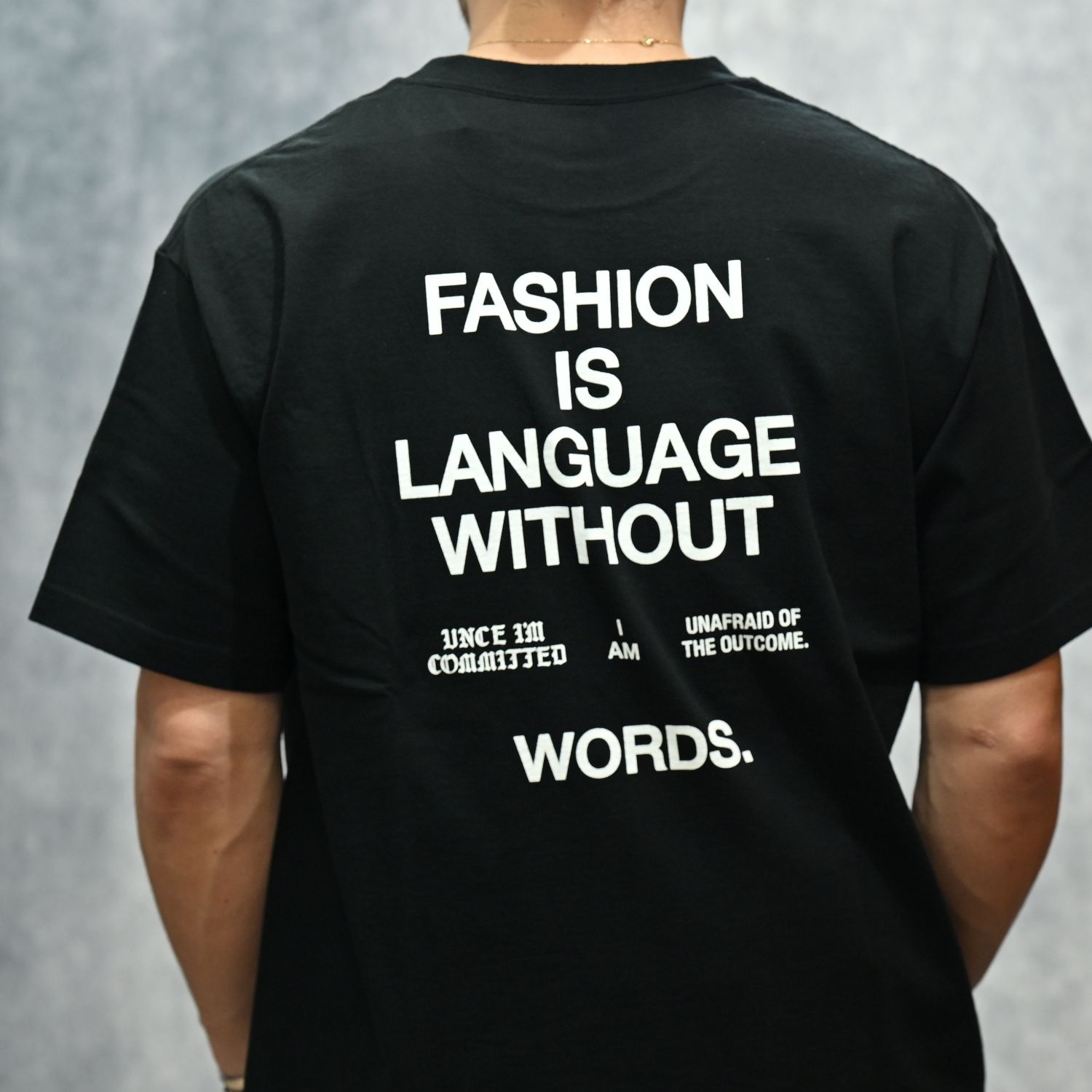FASHION IS LANGUAGE TEE （BLK） プリント Tシャツ （ブラック）｜MDFBF08401
