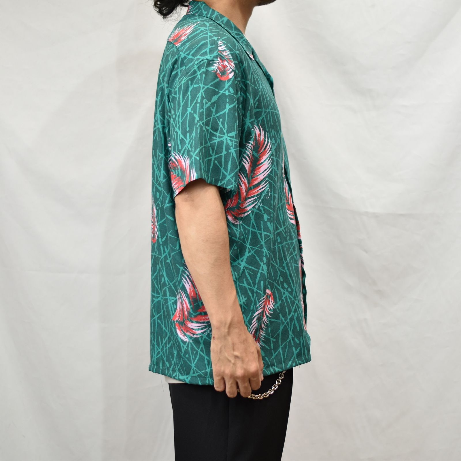 CALEE - Allover feather pattern amunzen cloth S/S shirt