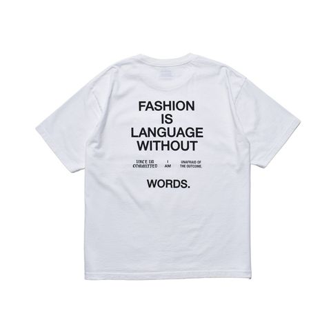 FASHION IS LANGUAGE TEE （WHT） プリント Tシャツ （ホワイト）｜MDFBF08401