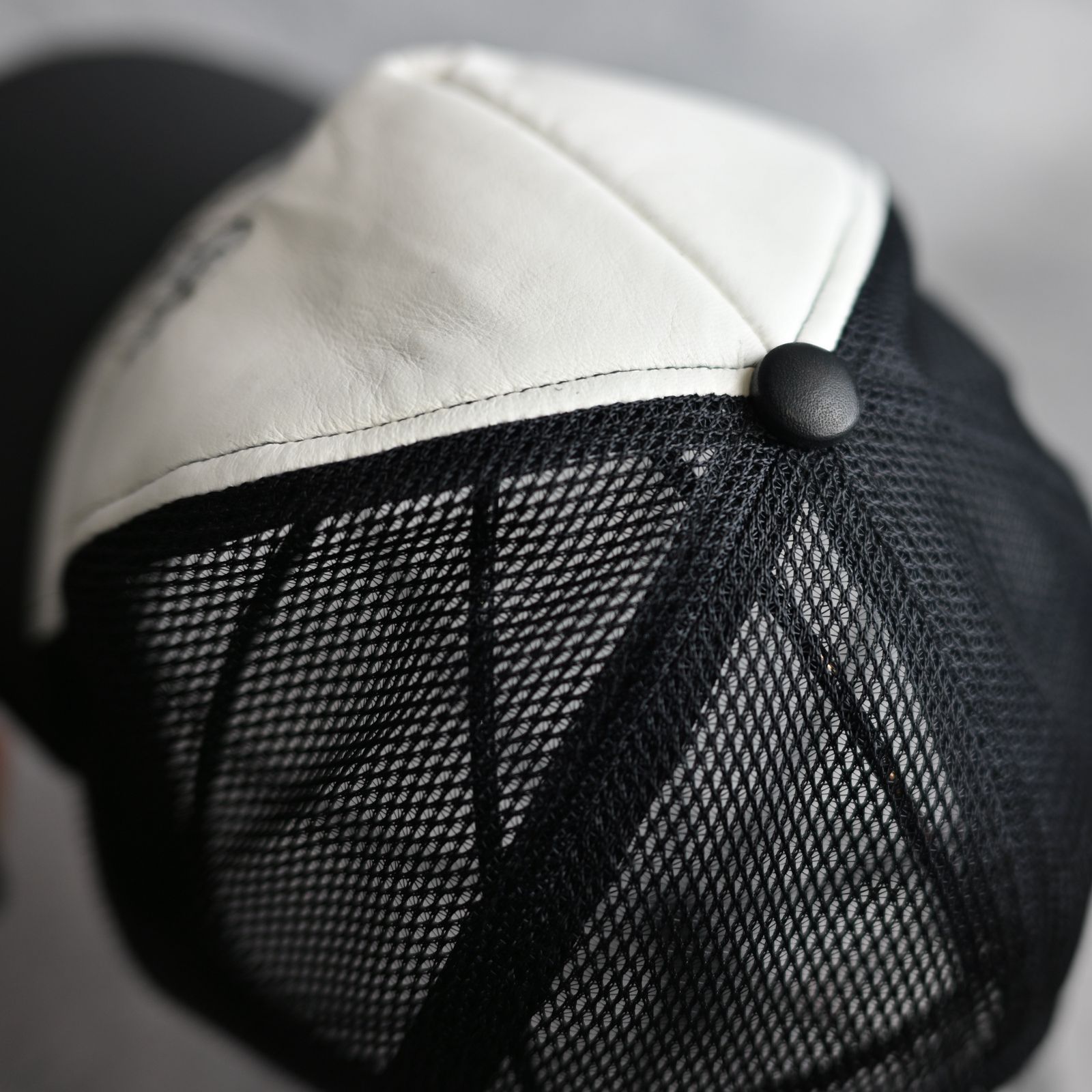 Furniture Leather メッシュキャップ （BLK×WHT / ブラック×ホワイト）  892-02