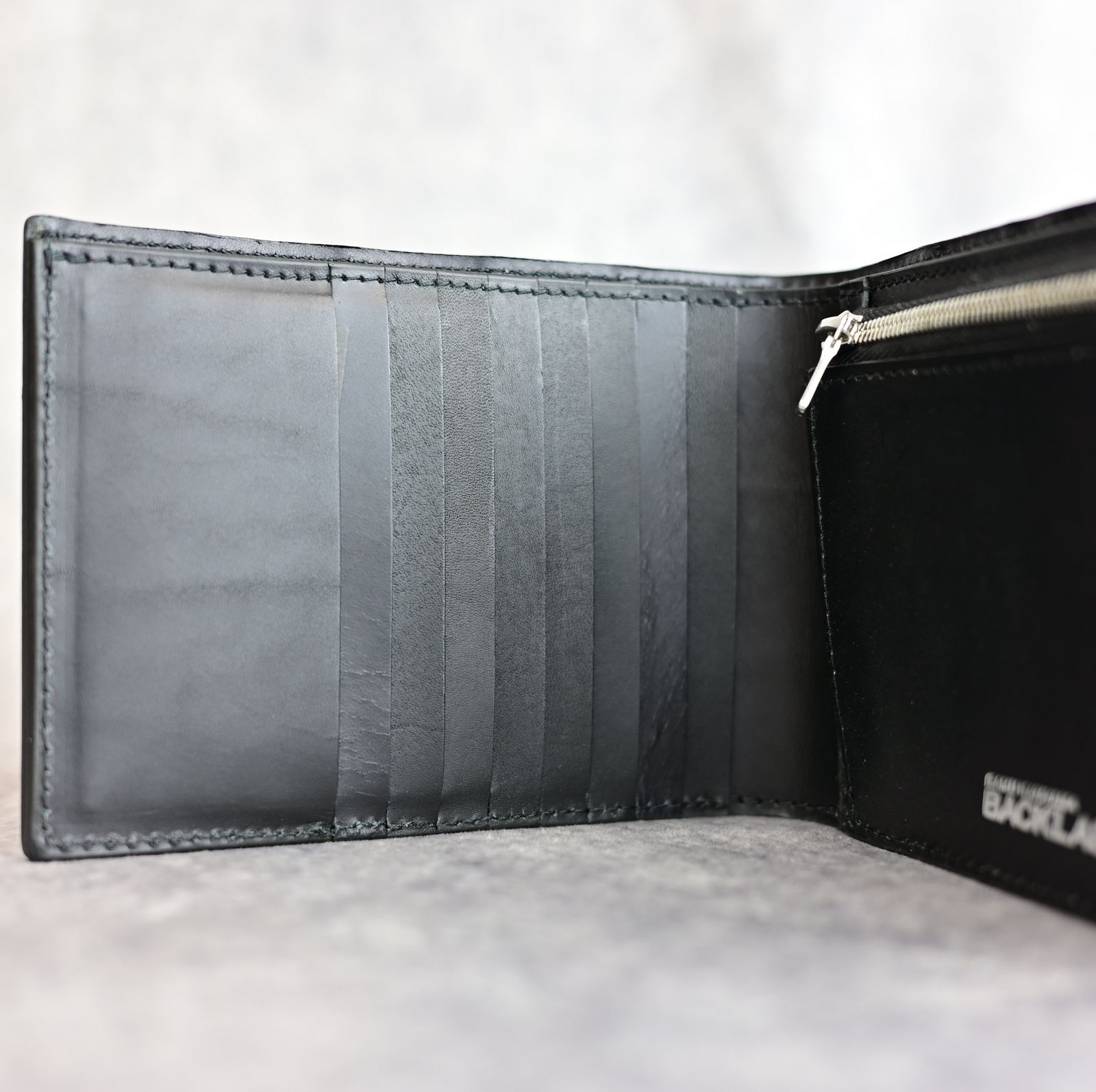 オイルクロコ+イタリアンバケッタ 二つ折り財布 （BLACK / ブラック） 383-01