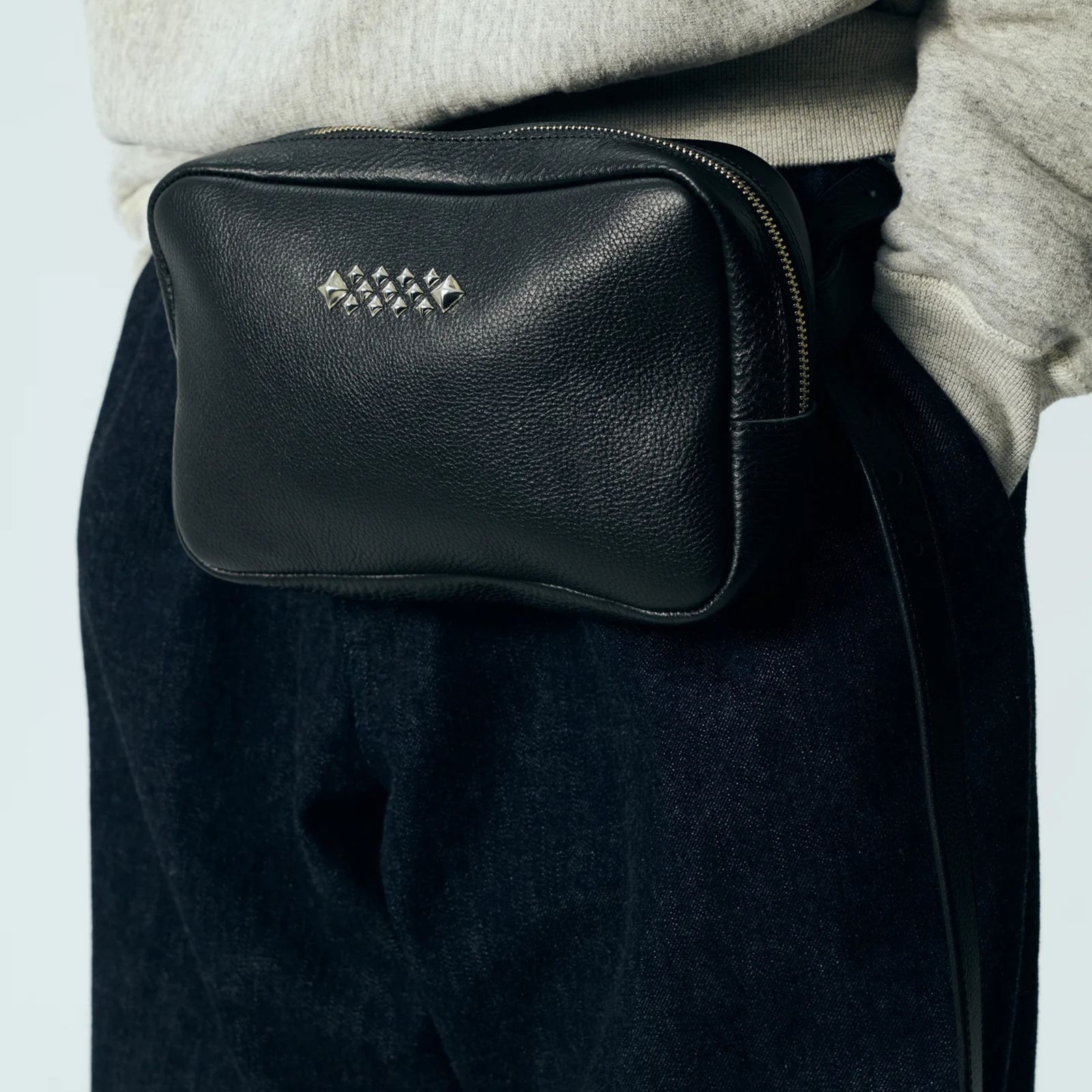STUDS LEATHER BODY BAG (BLACK)｜ボディバッグ ウエストポーチ セカンドバッグ｜CL-25AW005LE