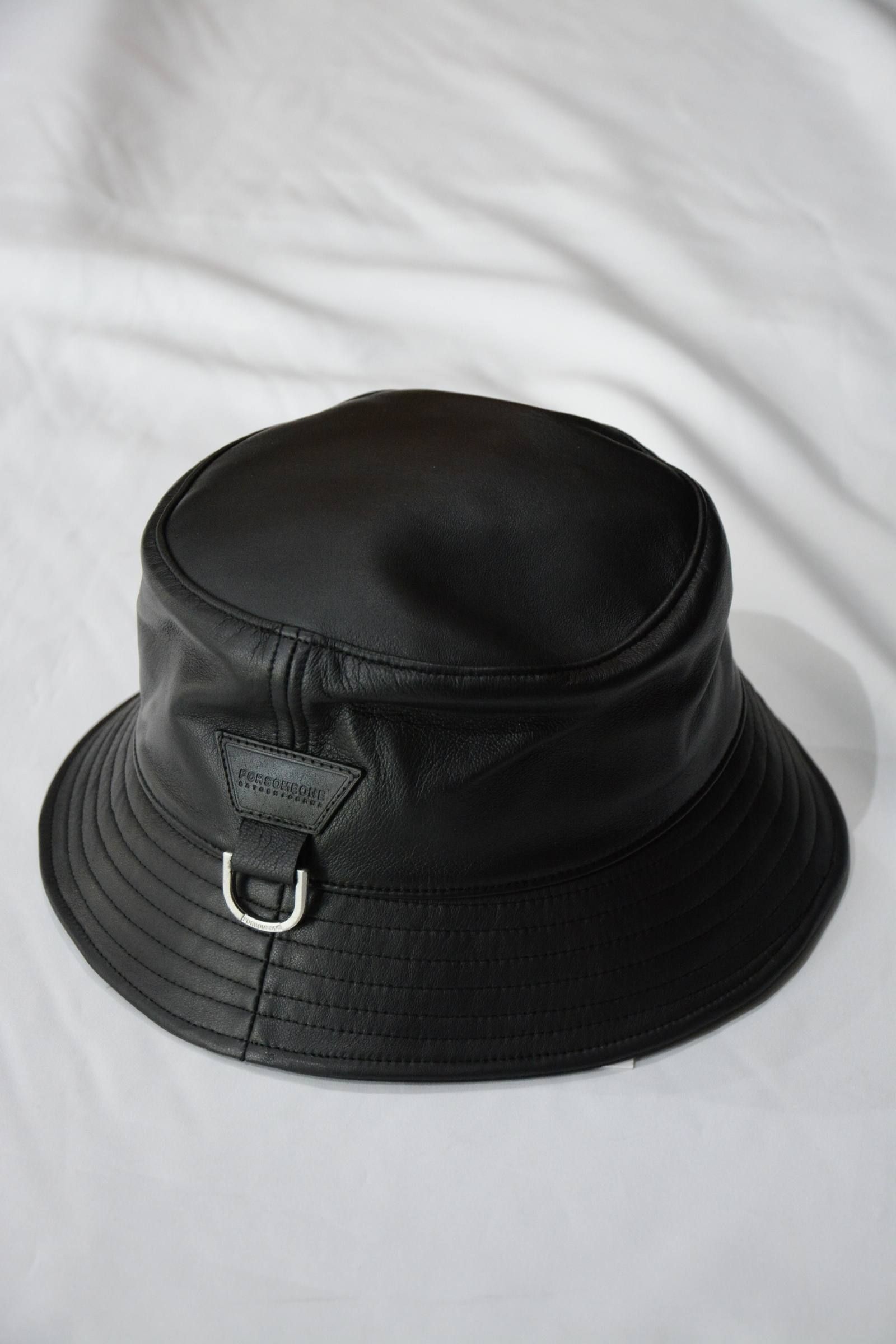 ”LEATHER MOUNT HAT