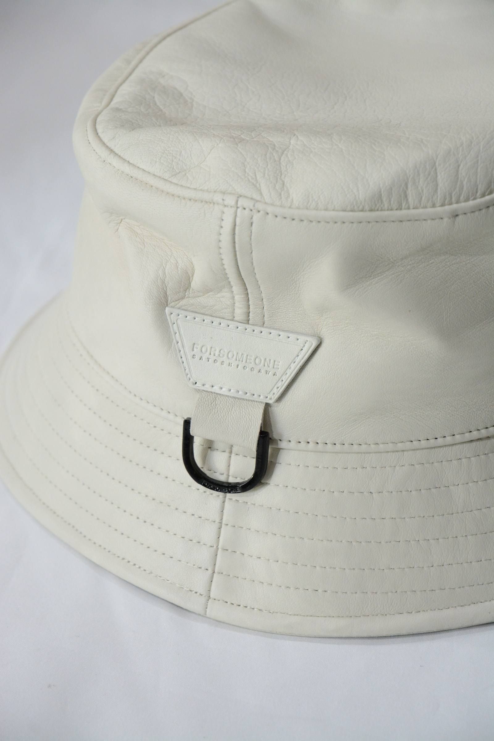 ”LEATHER MOUNT HAT
