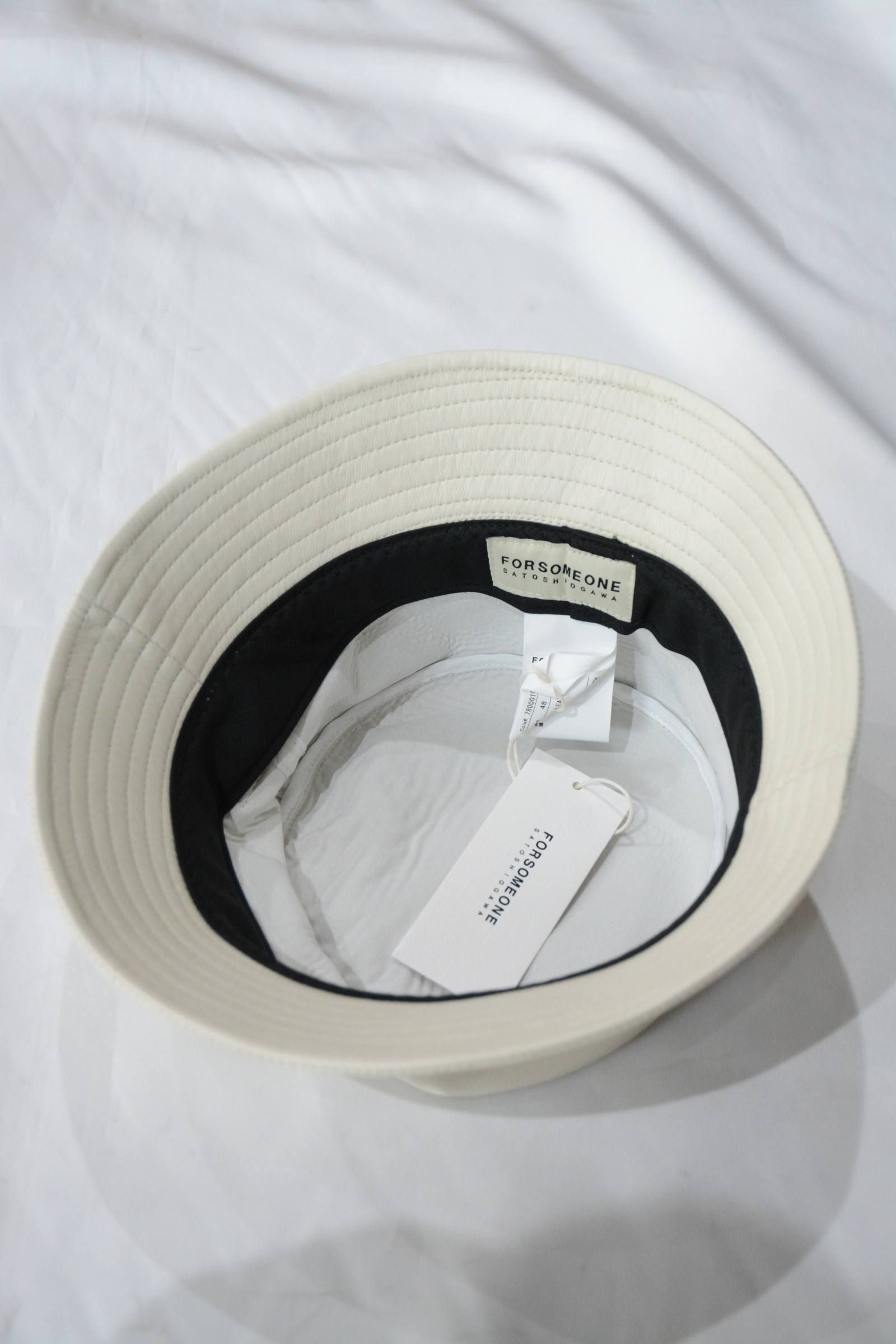 ”LEATHER MOUNT HAT