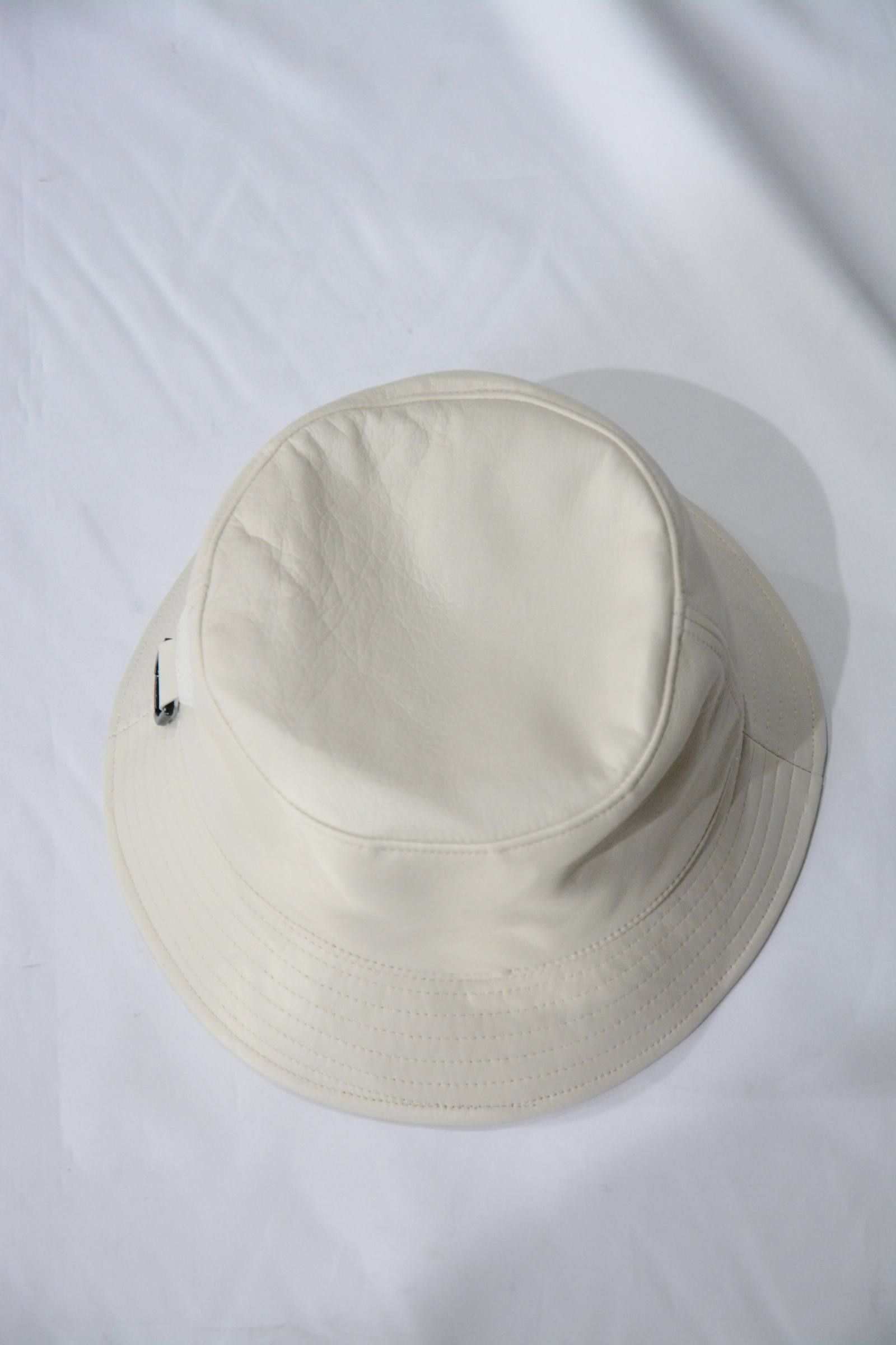 ”LEATHER MOUNT HAT