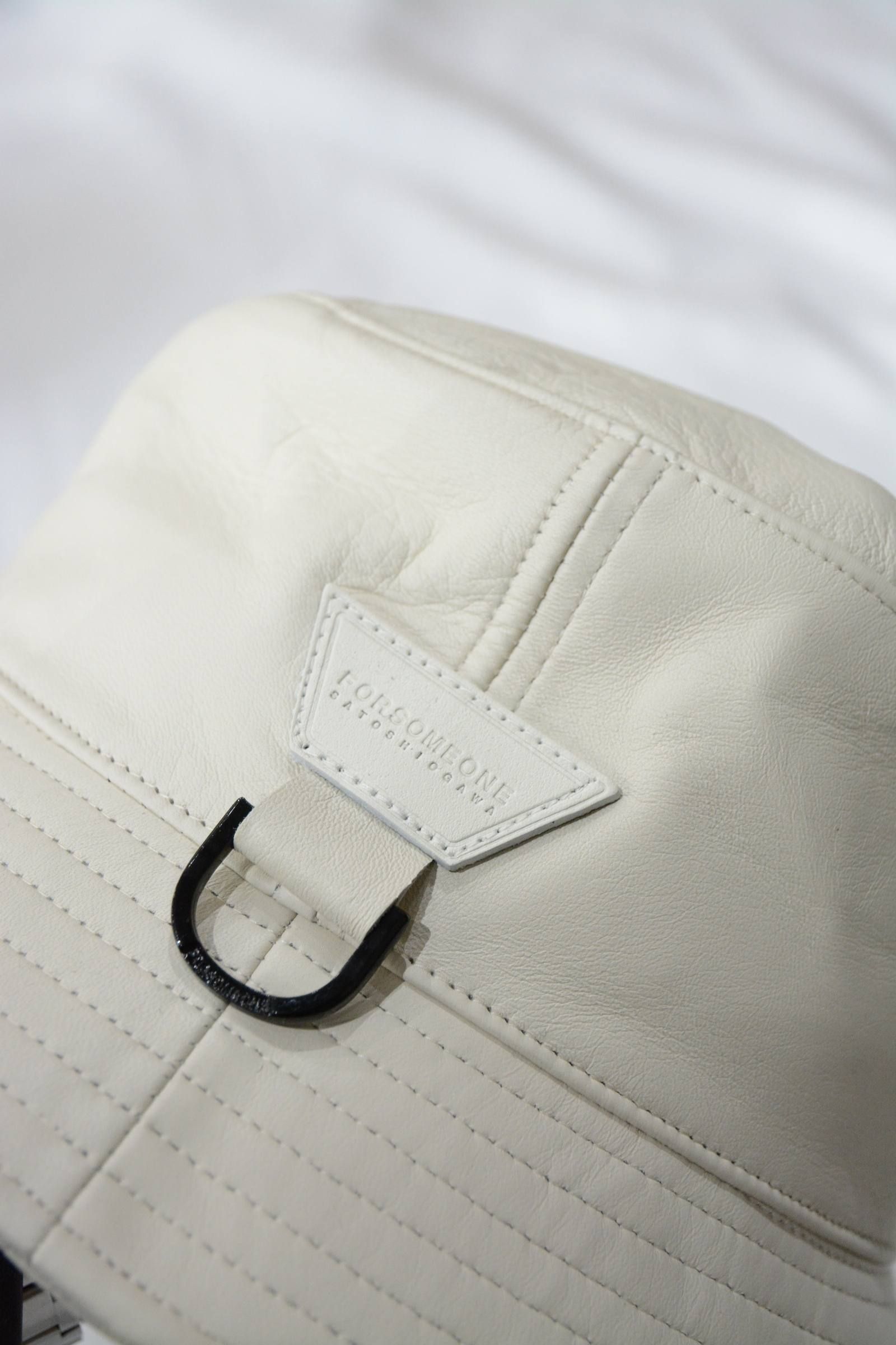 ”LEATHER MOUNT HAT