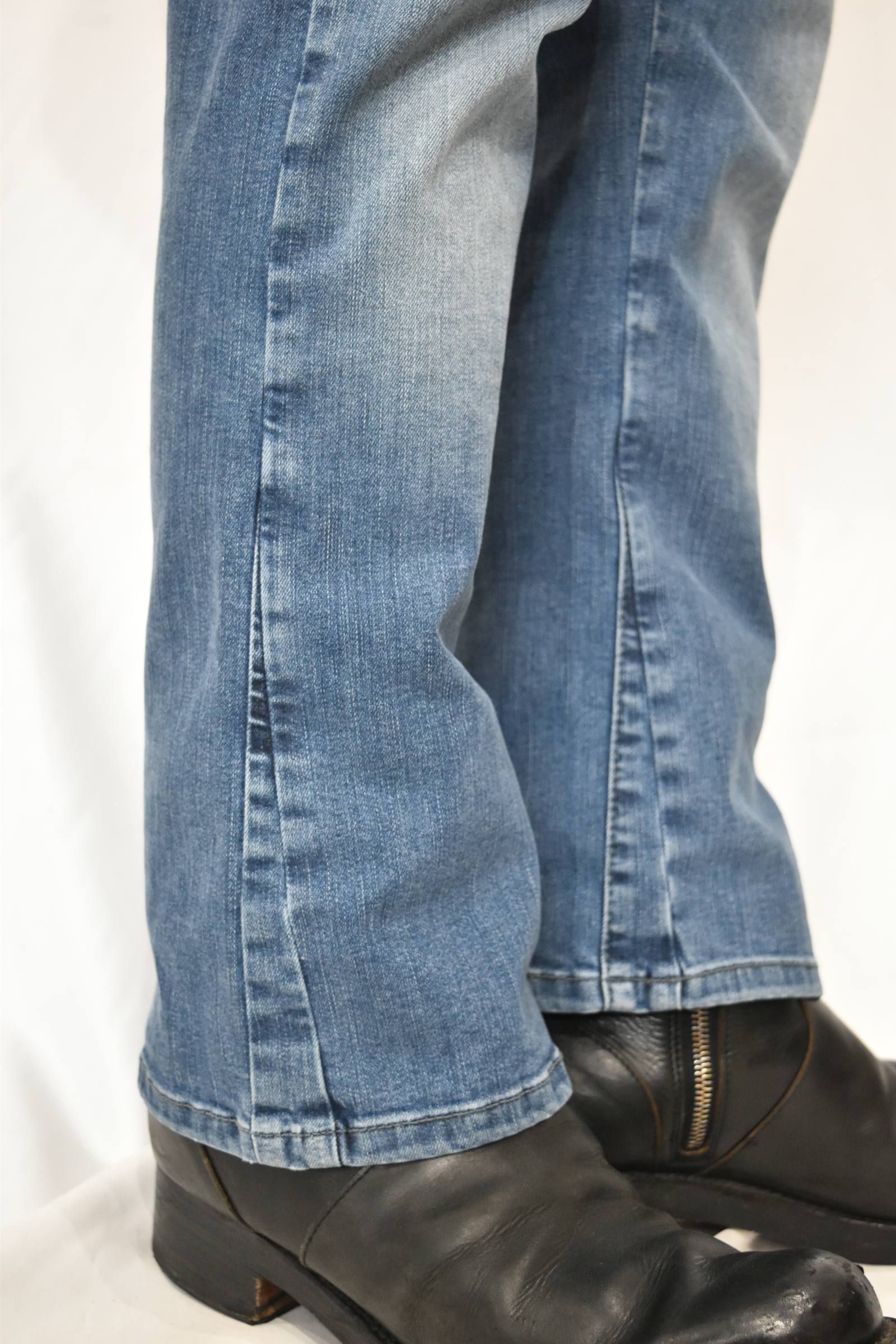 クロップドブーツカット デニムパンツ