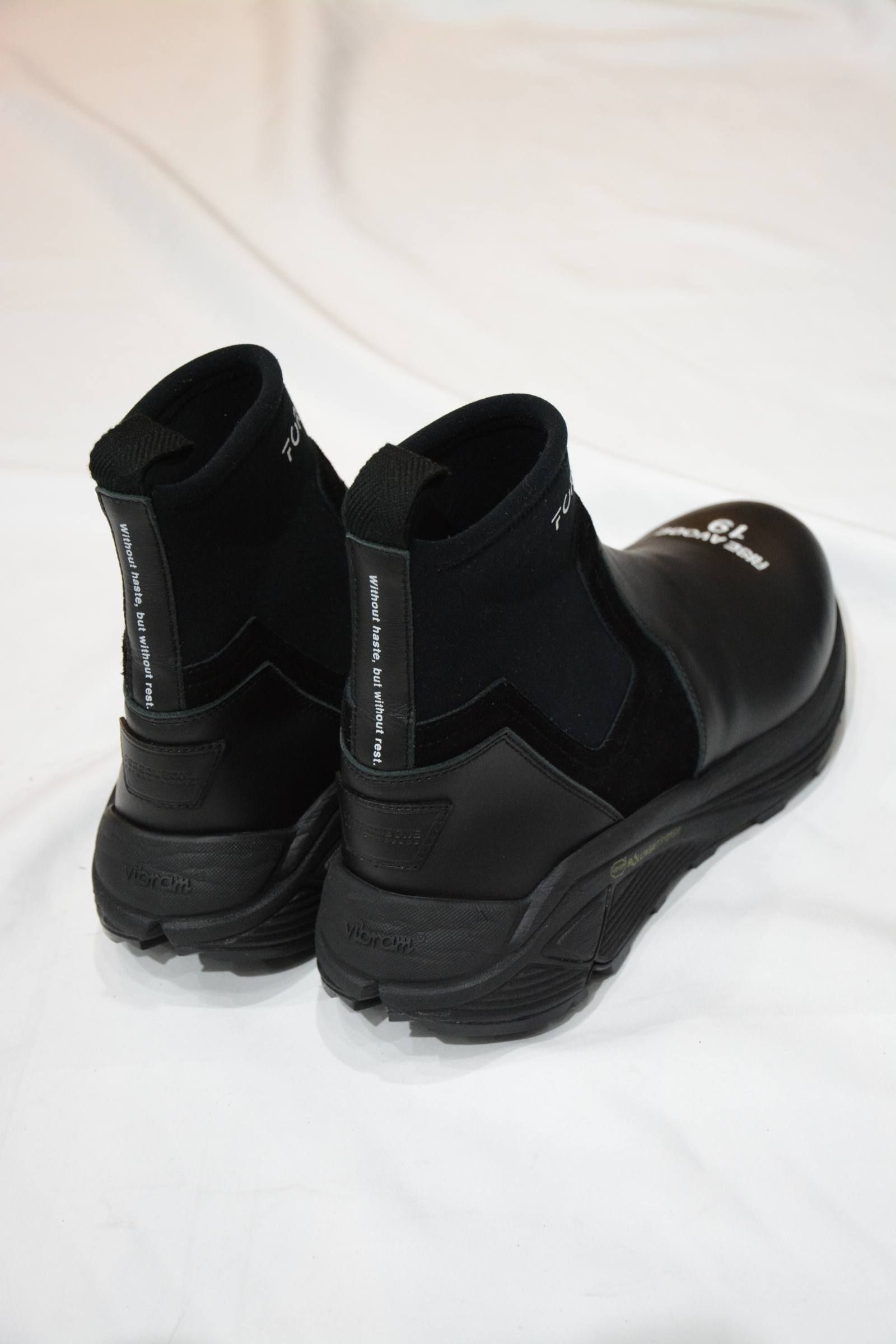 MOUNT BOOTS”