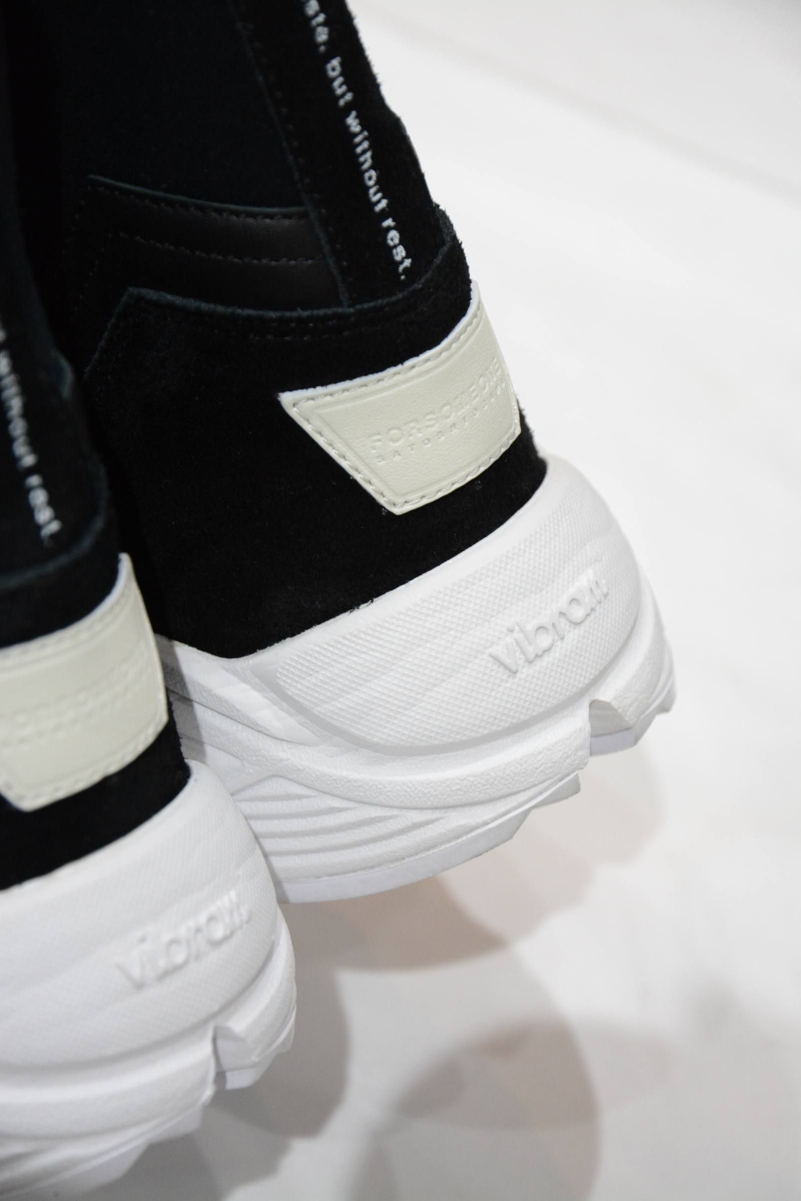 MOUNT BOOTS”