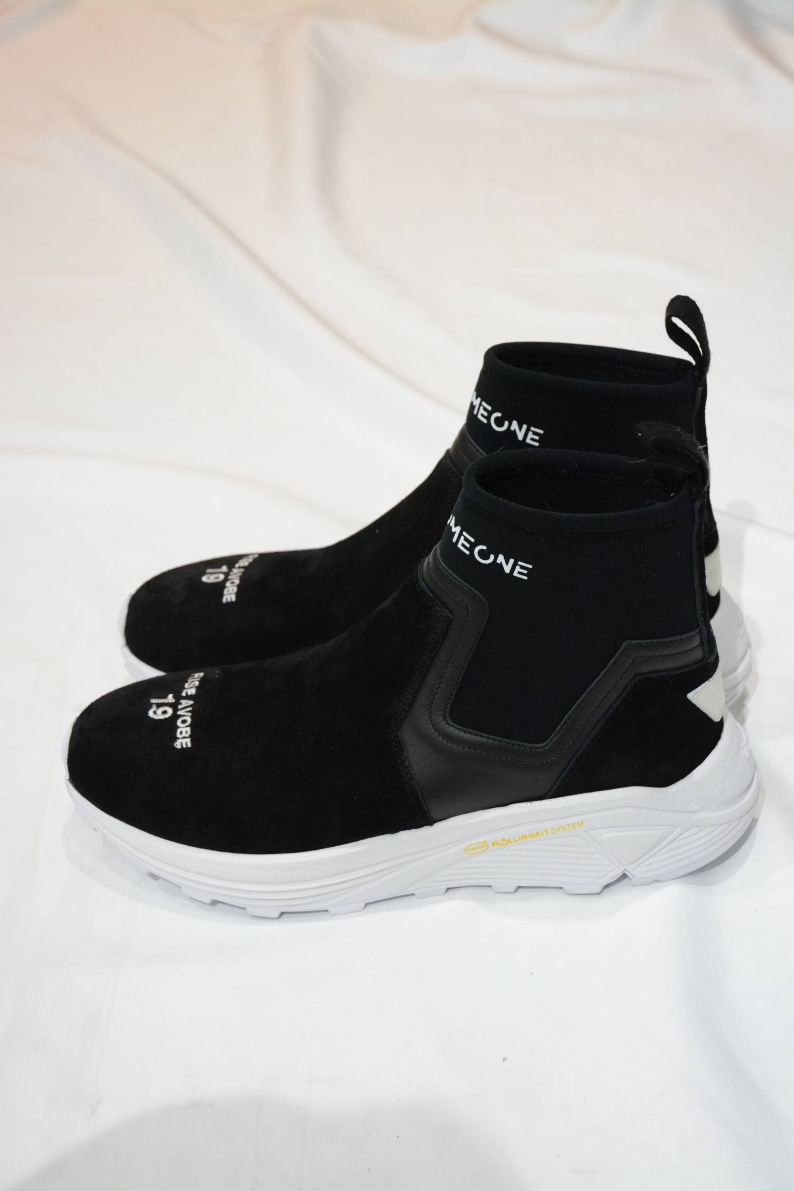 MOUNT BOOTS”
