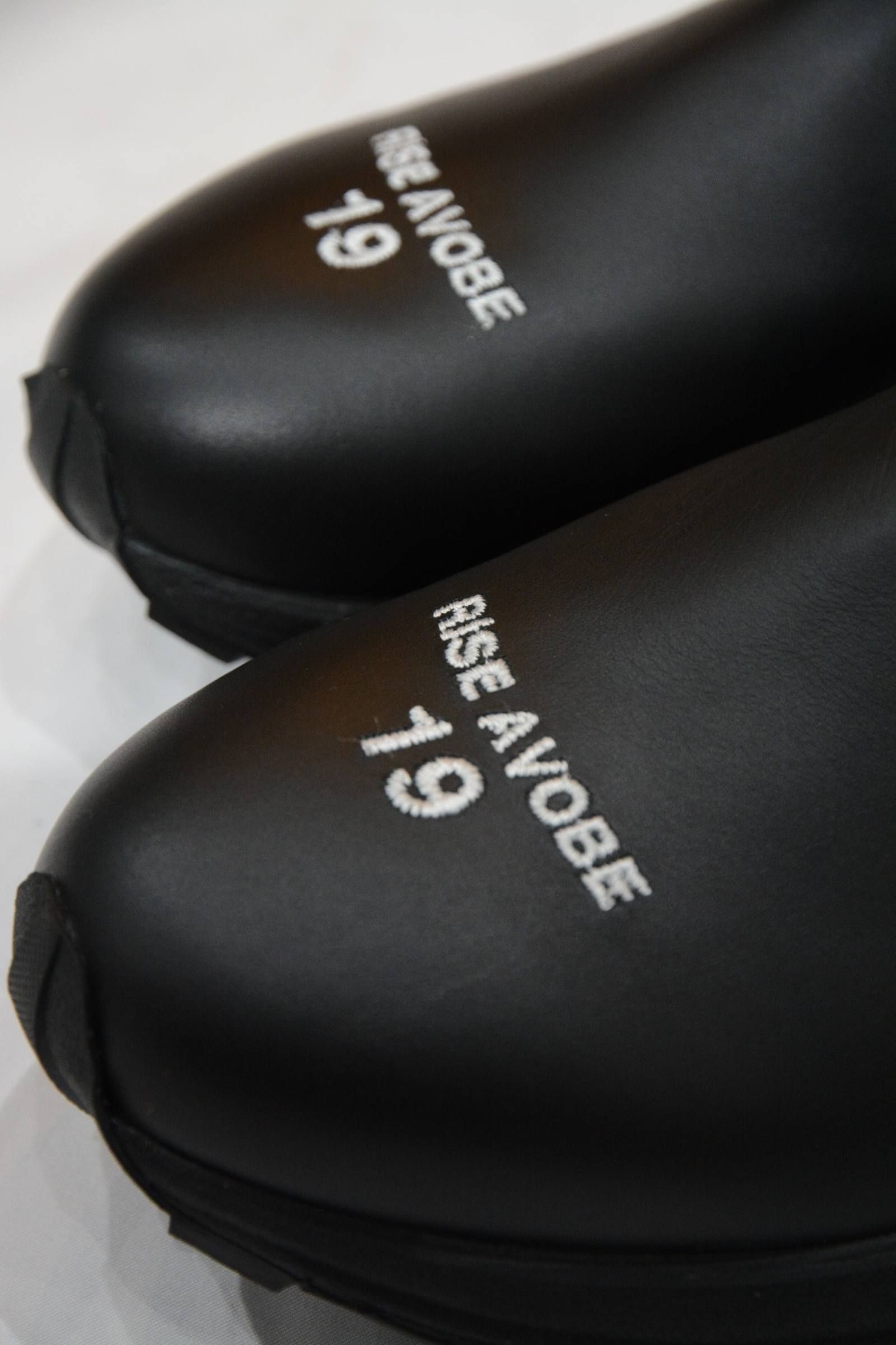 MOUNT BOOTS”