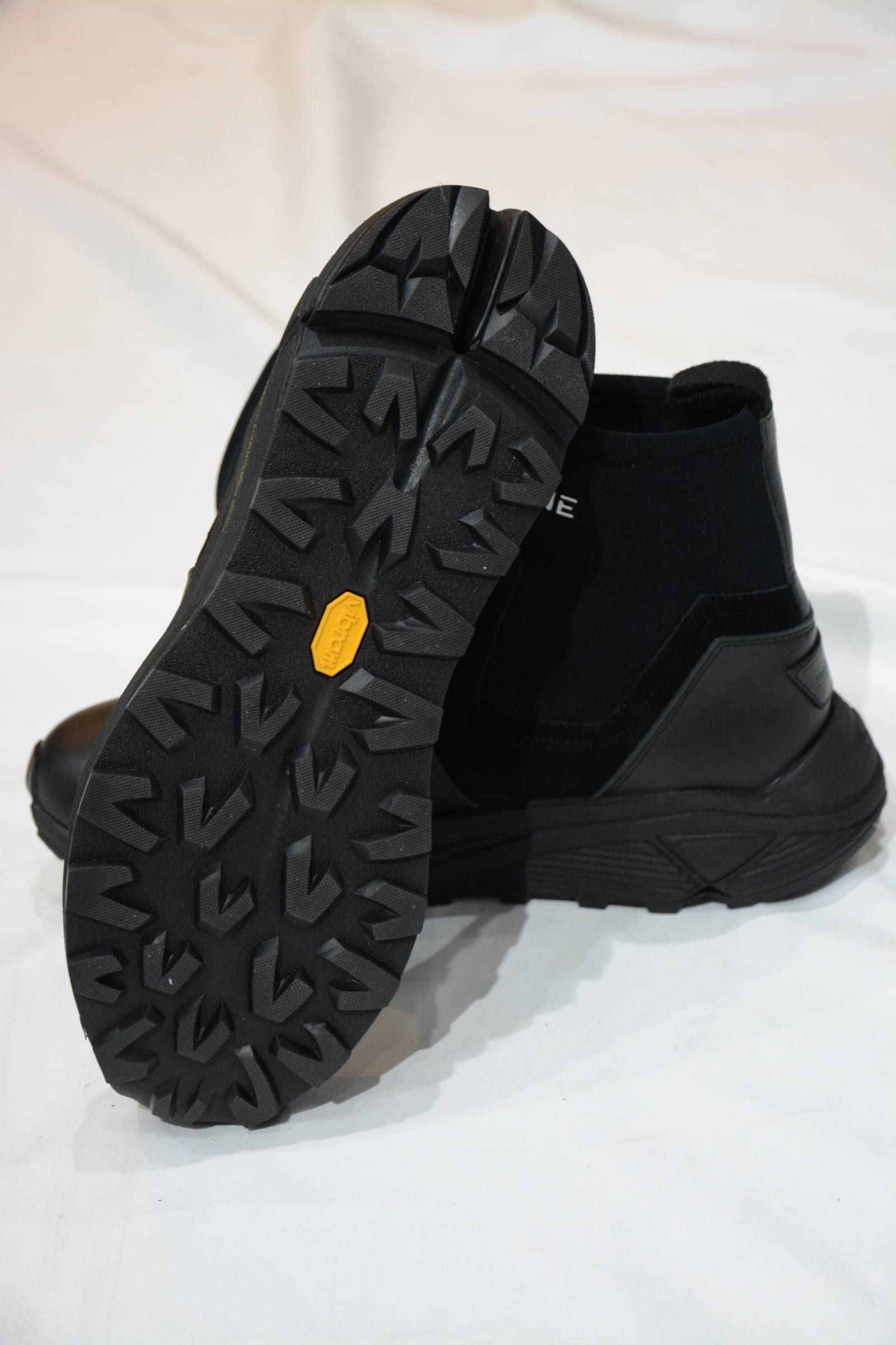 MOUNT BOOTS”
