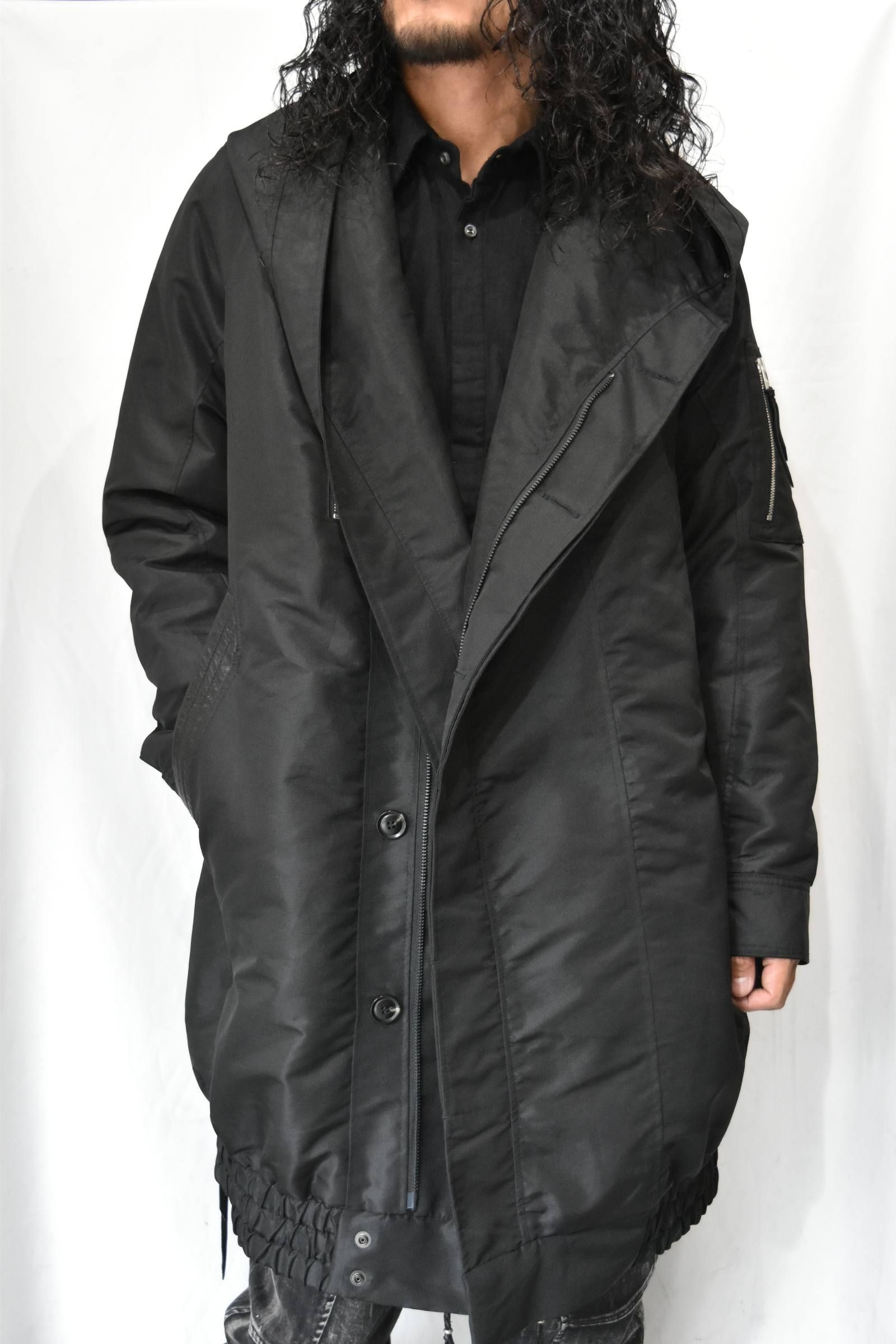 KMRii - Hooded Monolith Coat (Black) | chord online store