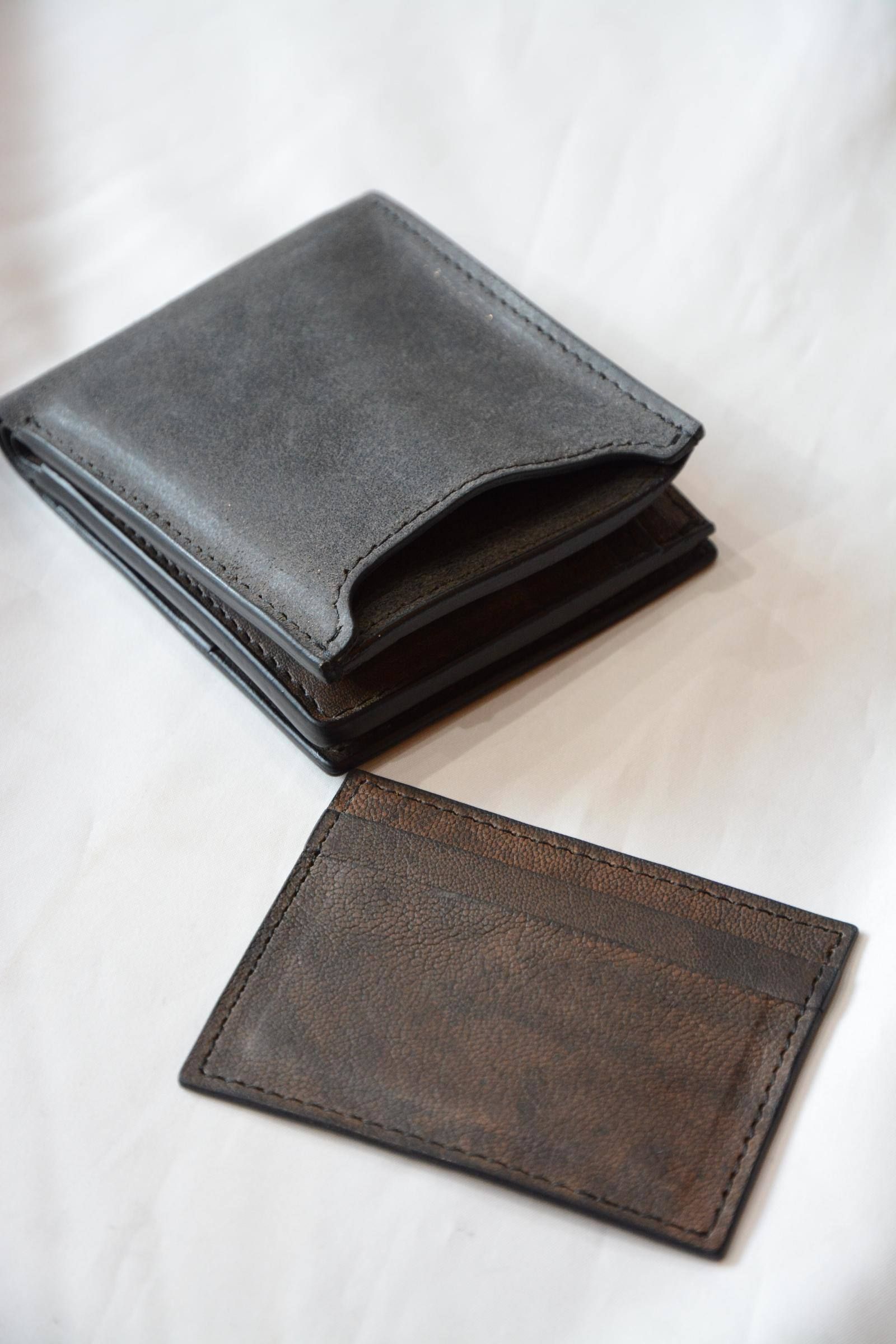 ISAMU KATAYAMA BACKLASH - GUIDIキャメル 二つ折り財布+カードケース 