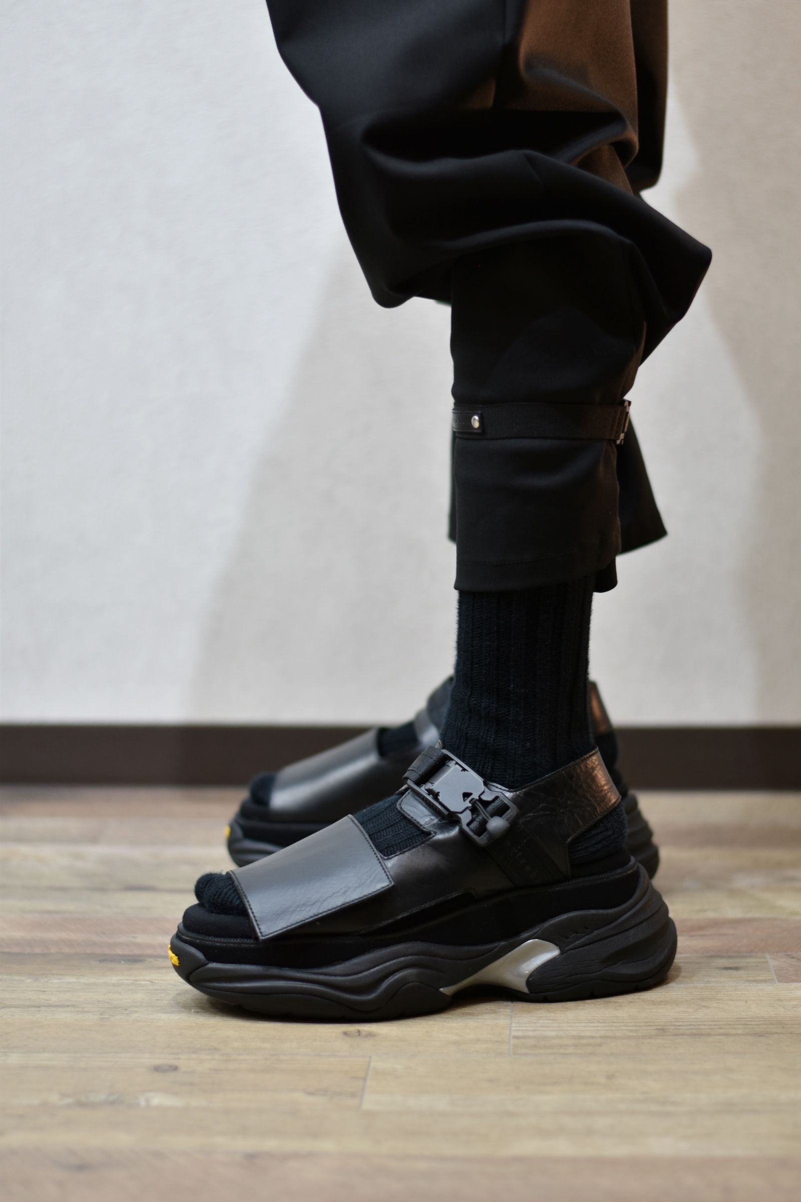マグネットバックルシューサンダル / LB22SS-SHOES01 (BLACK)