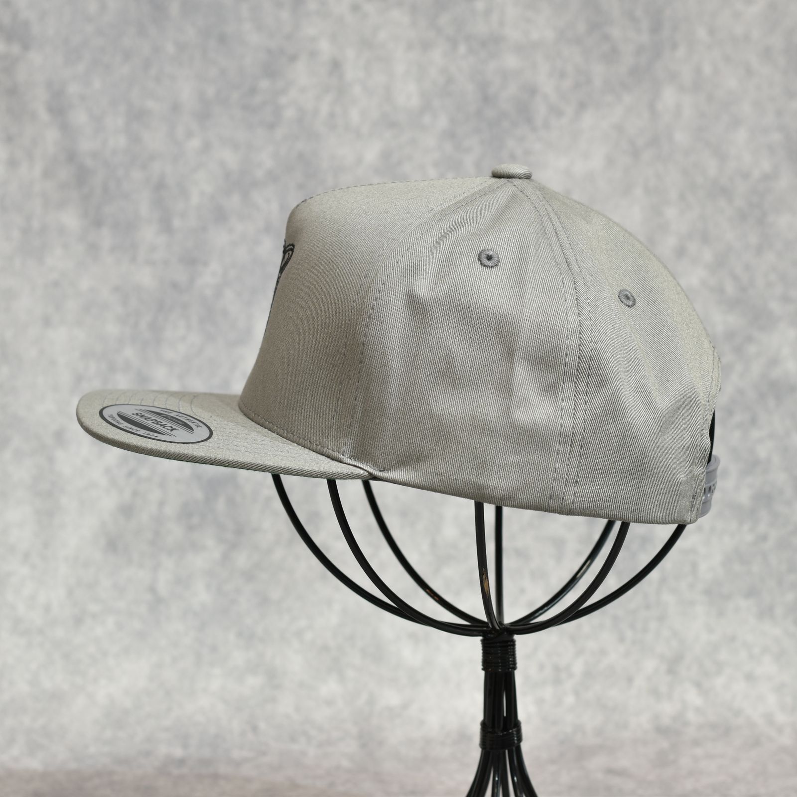 PINSTRIPE EMBROIDERY CAP (GRAY)｜ピンストライプ ロゴ刺繍 ベースボールキャップ｜CR-26SS010
