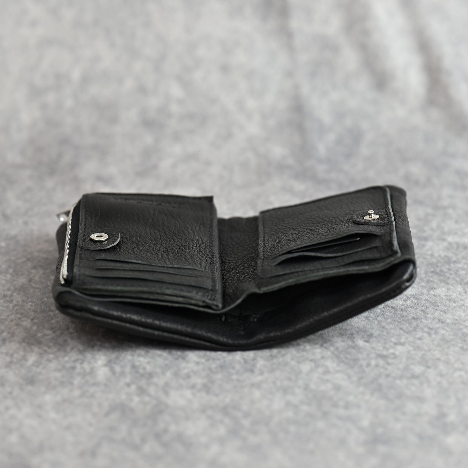 GUIDI ゴートタンニン 二つ折り財布 (BLACK / ブラック) / 890-04