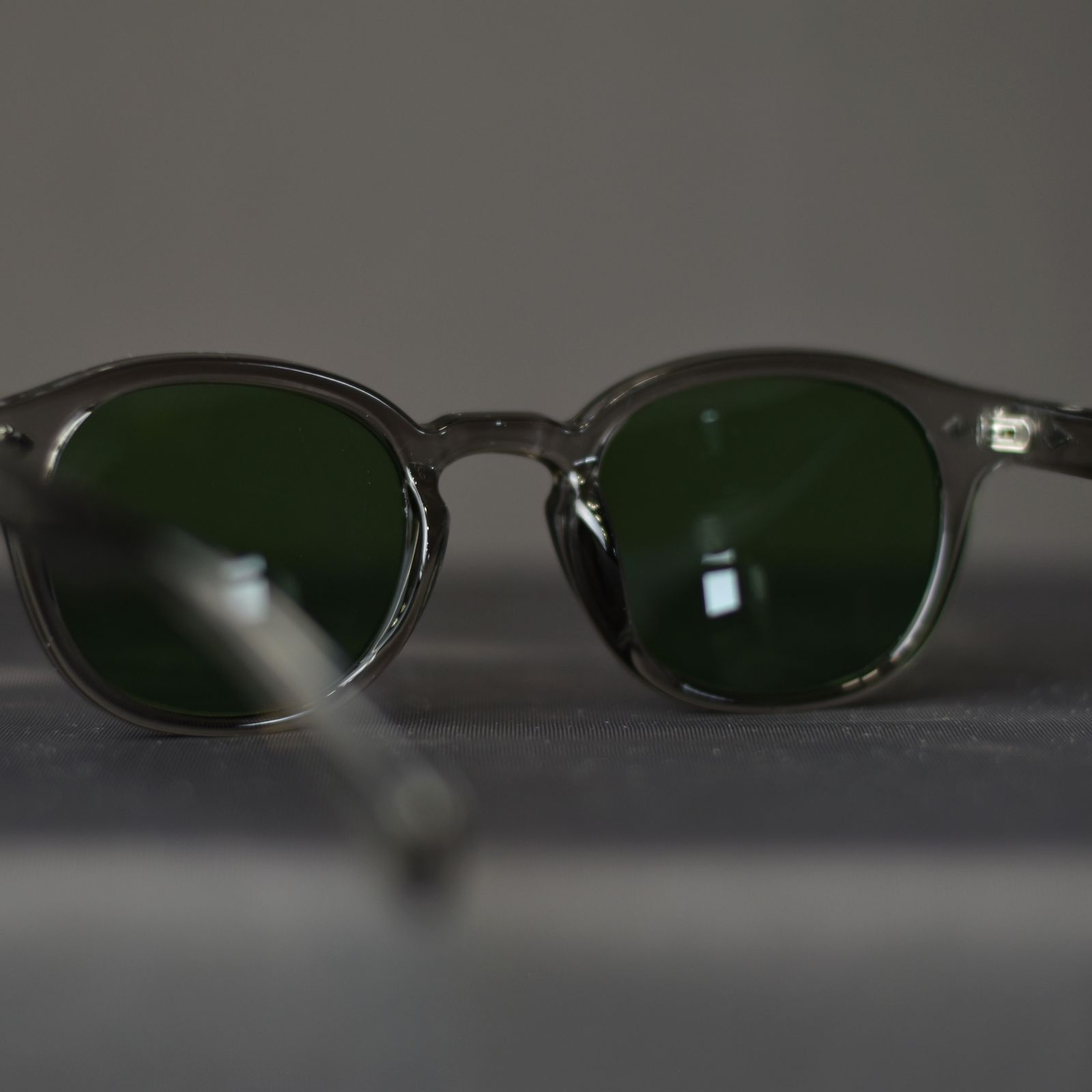 CUTRATE - CUTRATE LOGO GLASSES (CLEAR GRAY × GREEN) / カットレイト