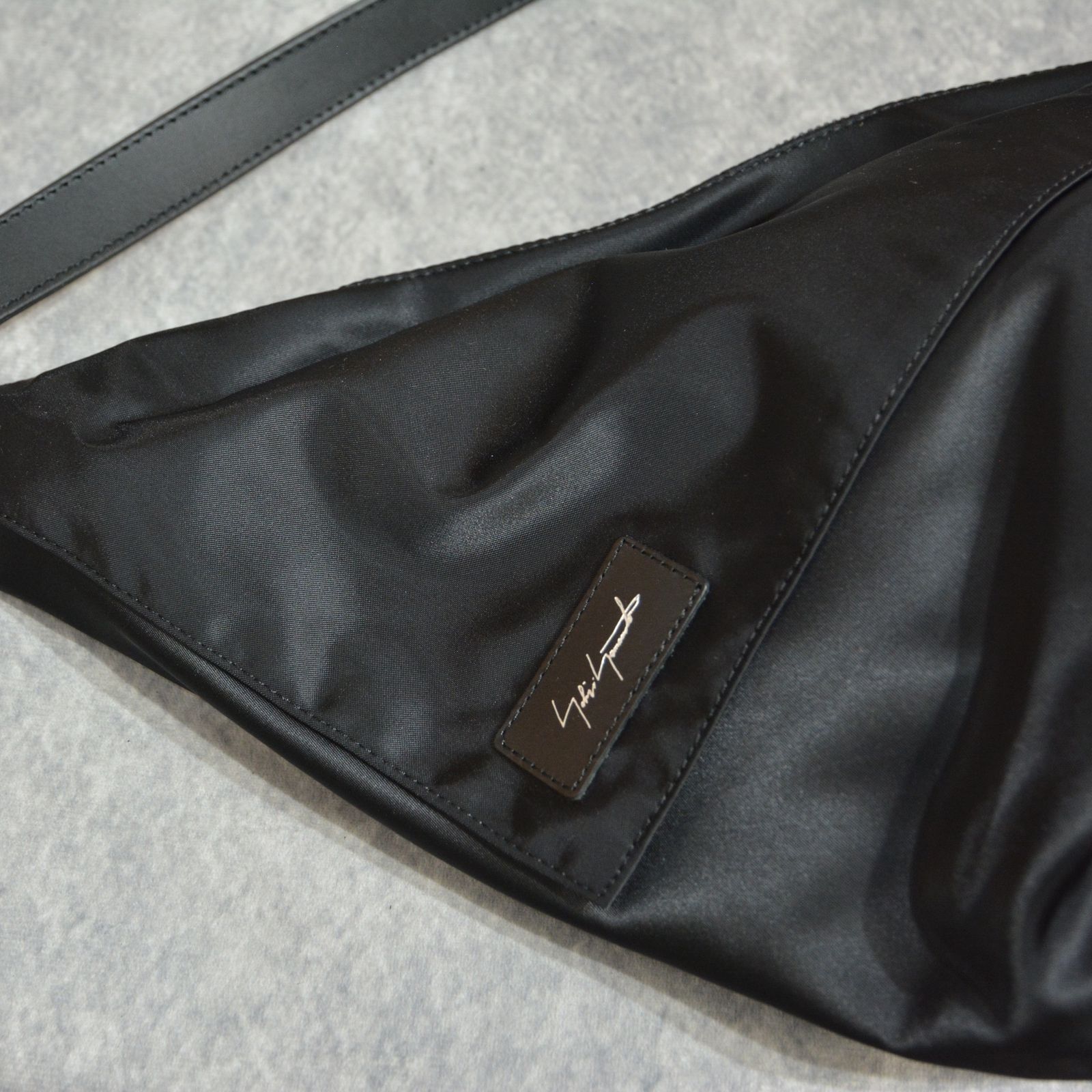 DRAPE SHOULDER (BLACK) / ナイロン バッグ （ブラック） DK-I35-830-2-02