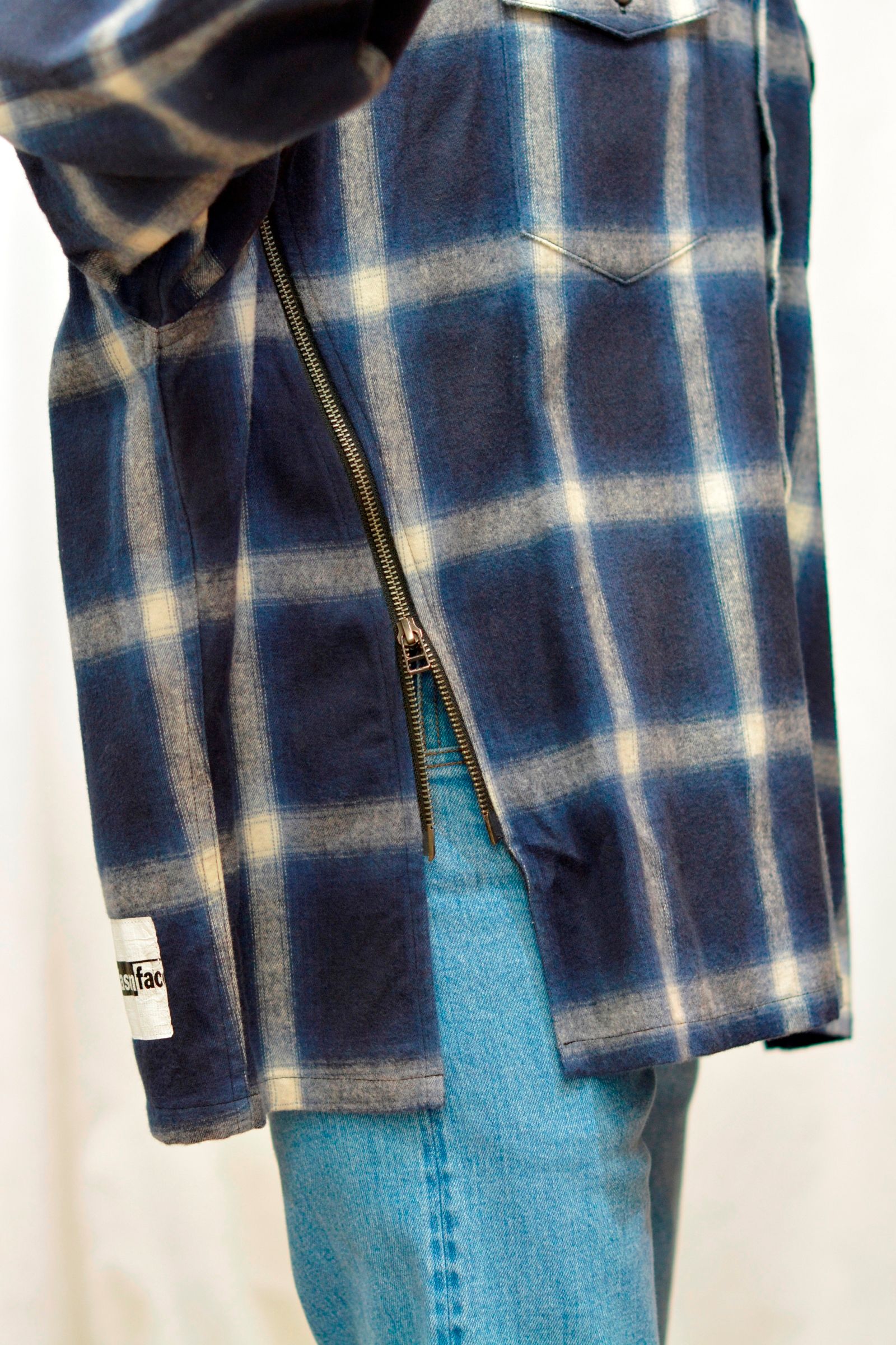 ”CHECK ZIPPER SHIRT
