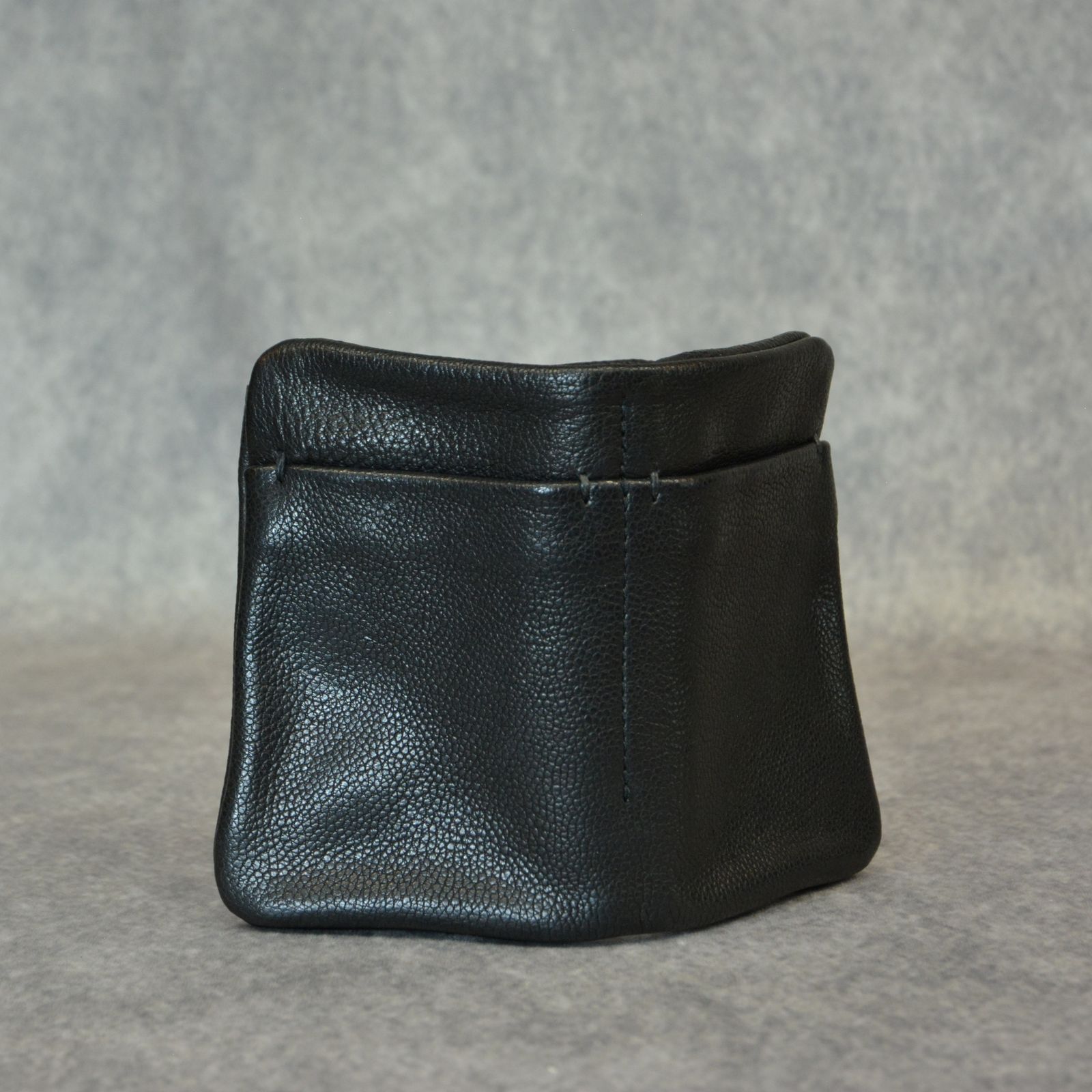 GUIDI ゴートタンニン 二つ折り財布 (BLACK / ブラック) / 890-04