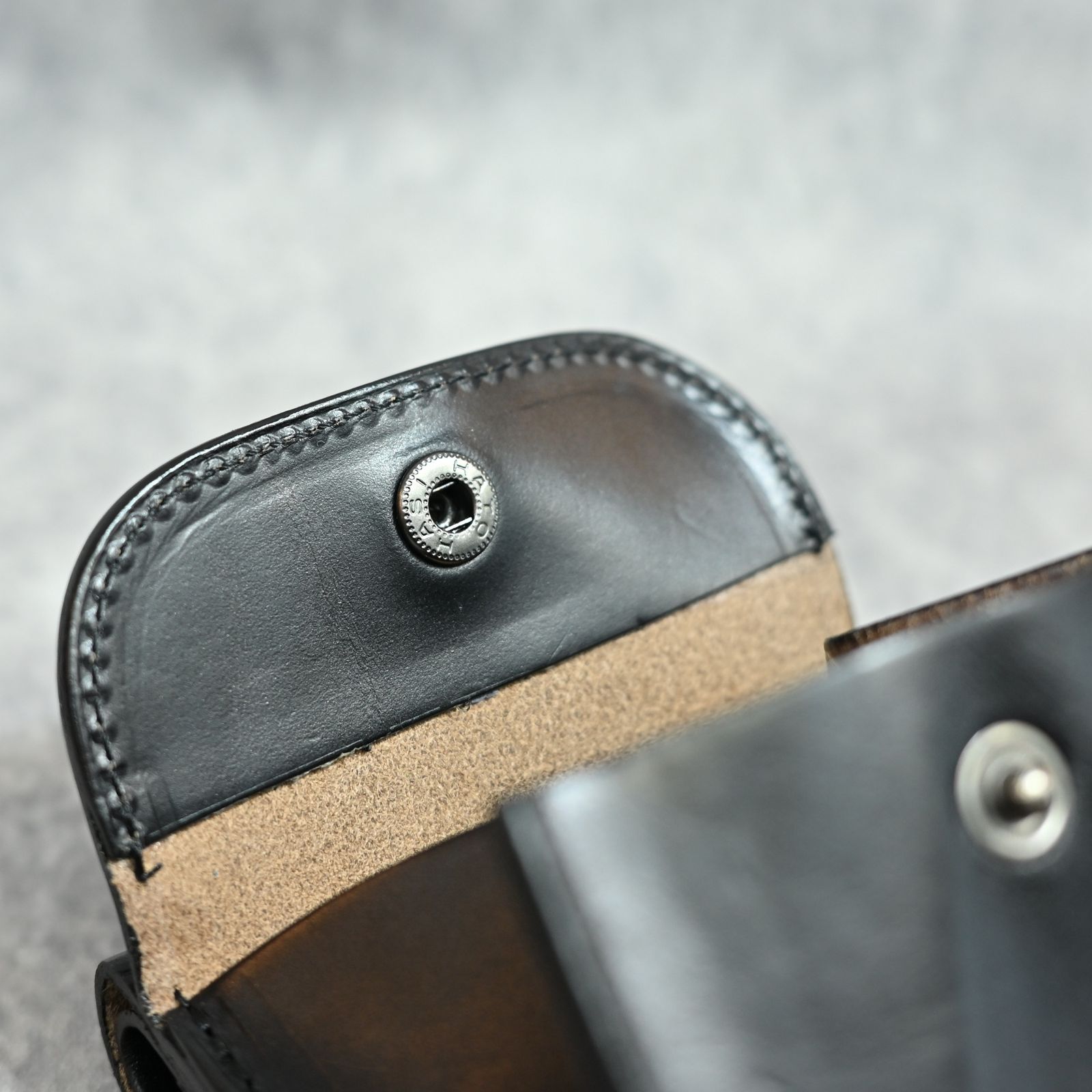 ホーウィンクロムエクセル 二つ折り財布 （BLACK）｜894-01