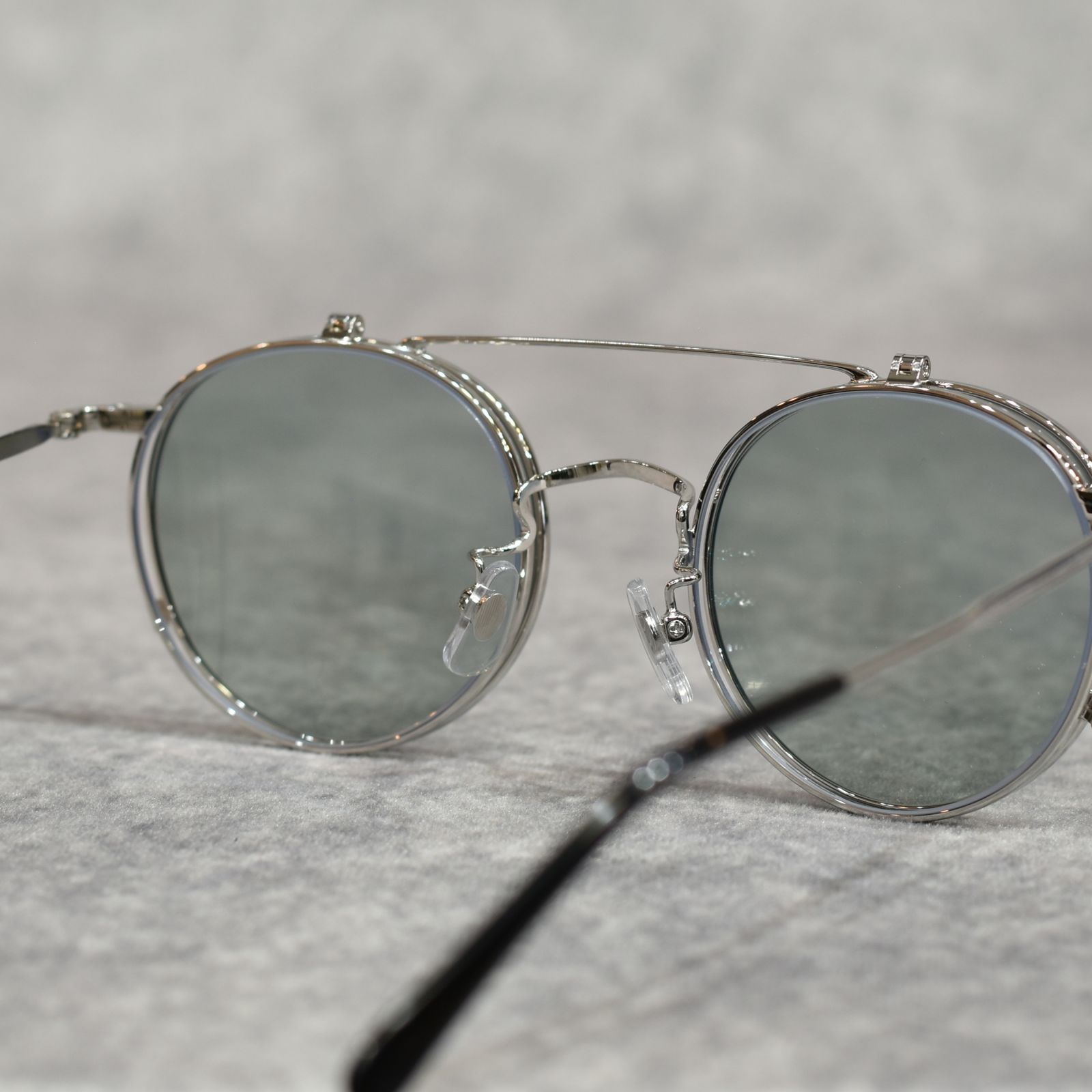 FLIP UP TYPE CIRCLE METAL GLASSES ＜EXCLUSIVE＞ (SILVER / GREEN)｜フリップアップタイプ サークルメタル サングラス｜CL-26SS001G EX
