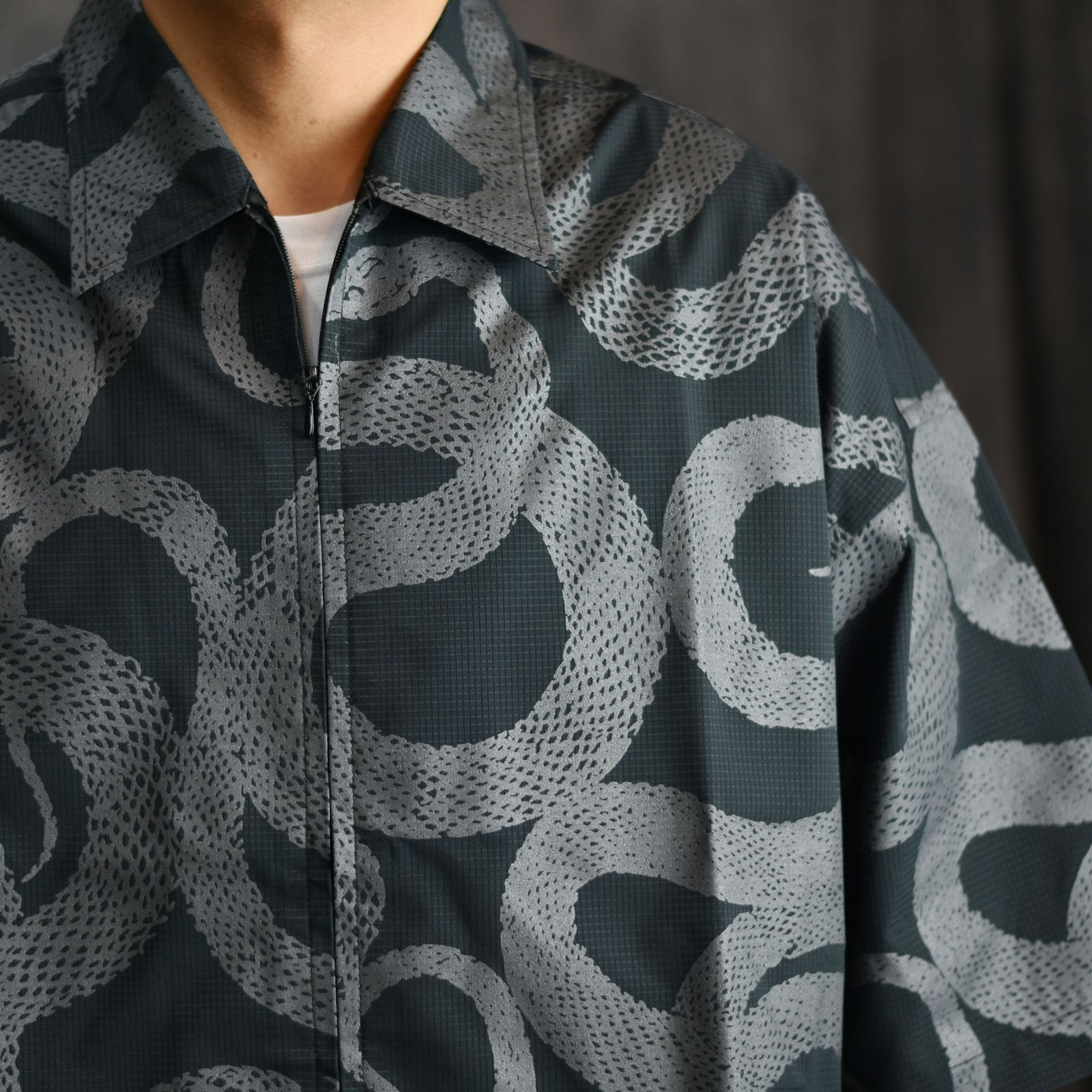 calee 蛇柄 半袖シャツ Lサイズ CALEE - ALLOVER SNAKE PATTERN SH ＜EXCLUSIVE＞ (BLACK