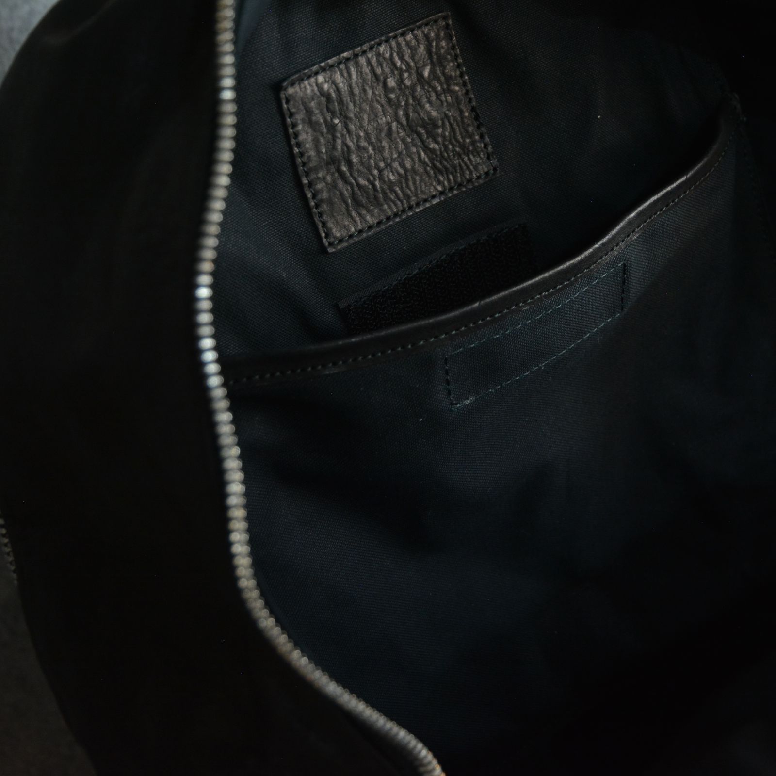 ジャパンカーフ タンニン鞣し 製品洗い加工 バックパック （BLACK）