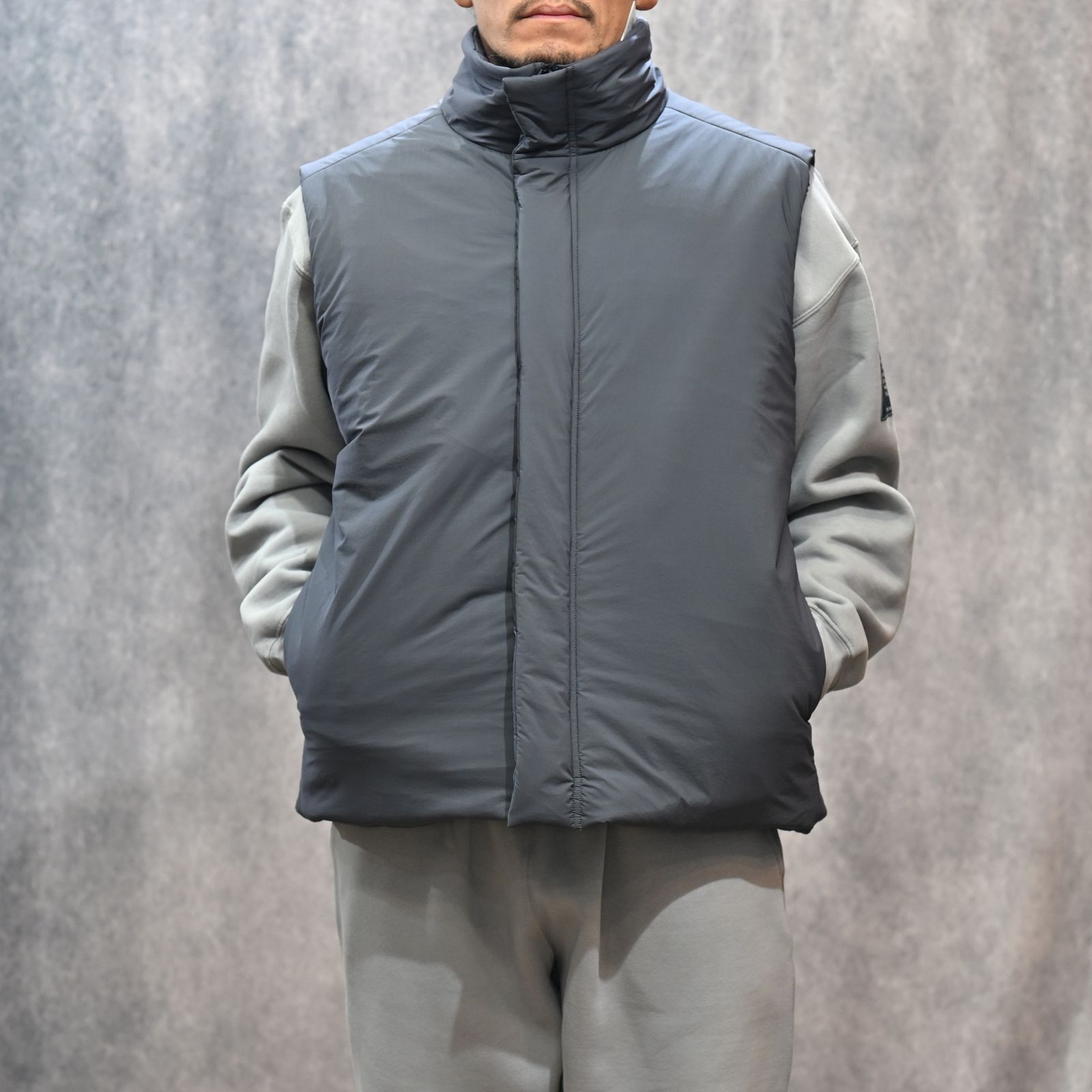 PUFFER VEST （CHARCOAL）｜パファーベスト｜2252-VE21-003