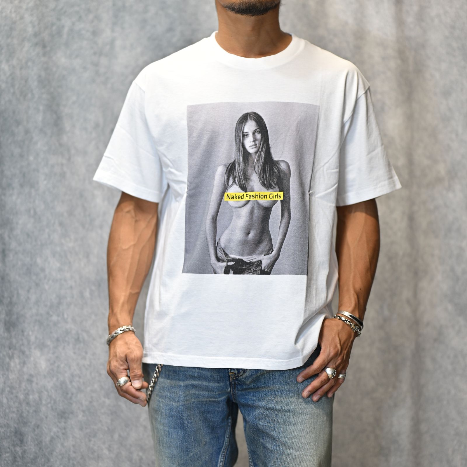 MIKE DOWSON “Naked Fashion Girls”×Stie-lo （WHITE） / プリントTシャツ （ホワイト） 25MND-STL001