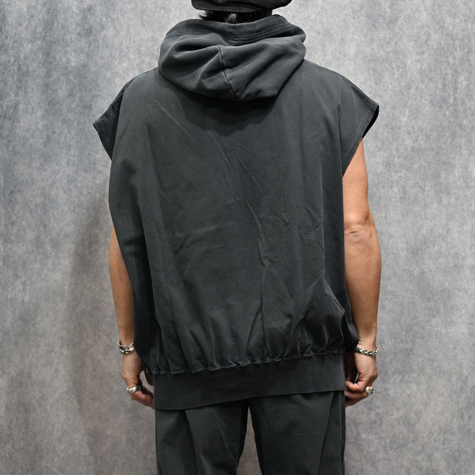 N.HOOLYWOOD × Champion｜REVERSIBLE HOODIE （CHARCOAL / チャコール）｜リバーシブル ノースリーブ パーカー｜C8-D109