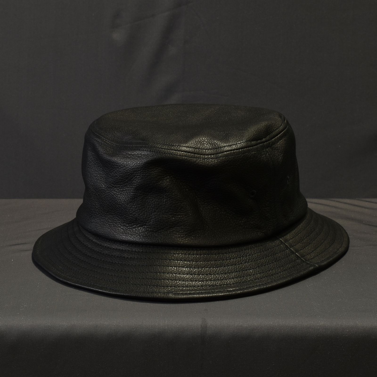 CAL LOGO LEATHER BUCKET HAT (BLACK) / レザー バケットハット