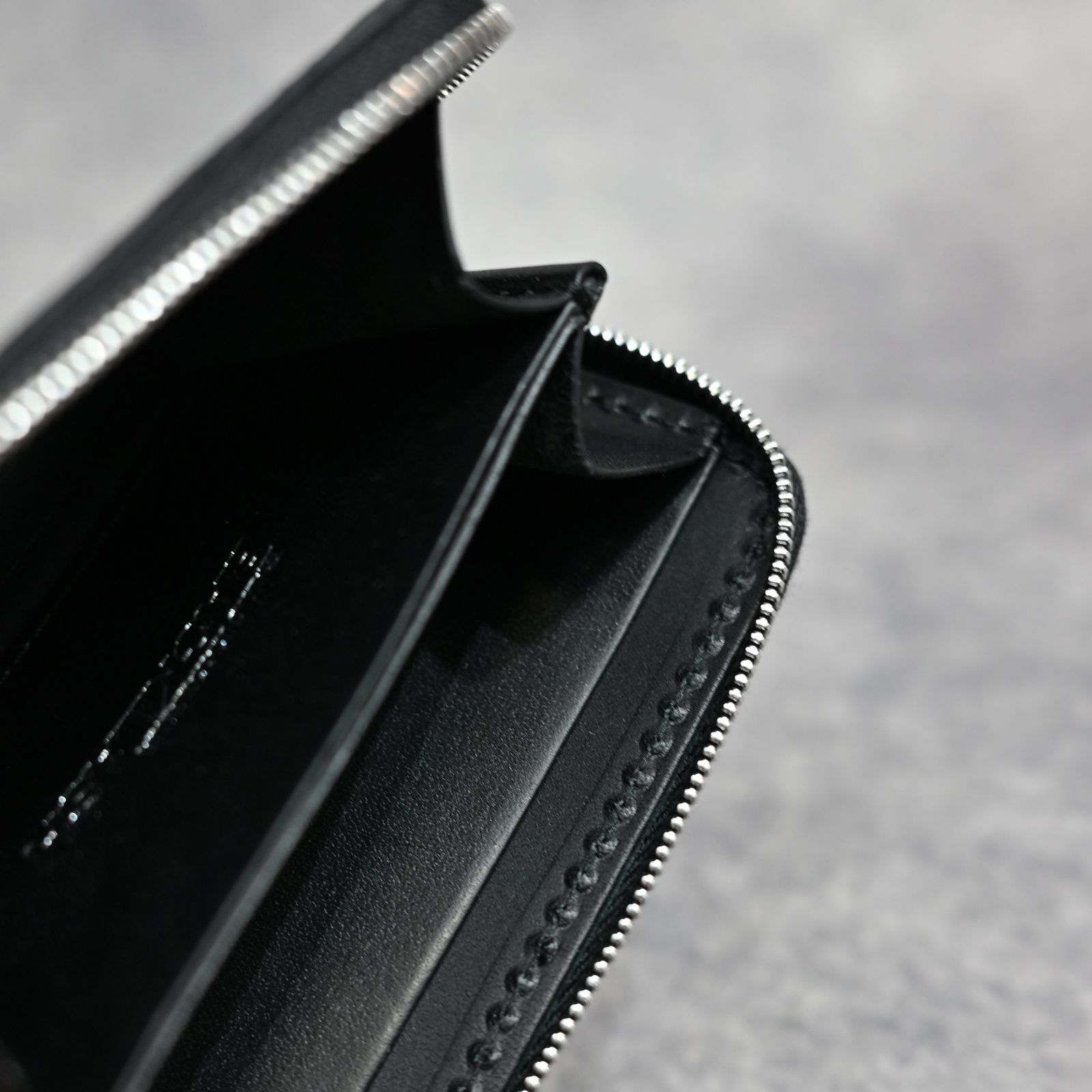 オイルクロコ+イタリアンバケッタ ミニラウンド財布 （BLACK / ブラック） 383-05