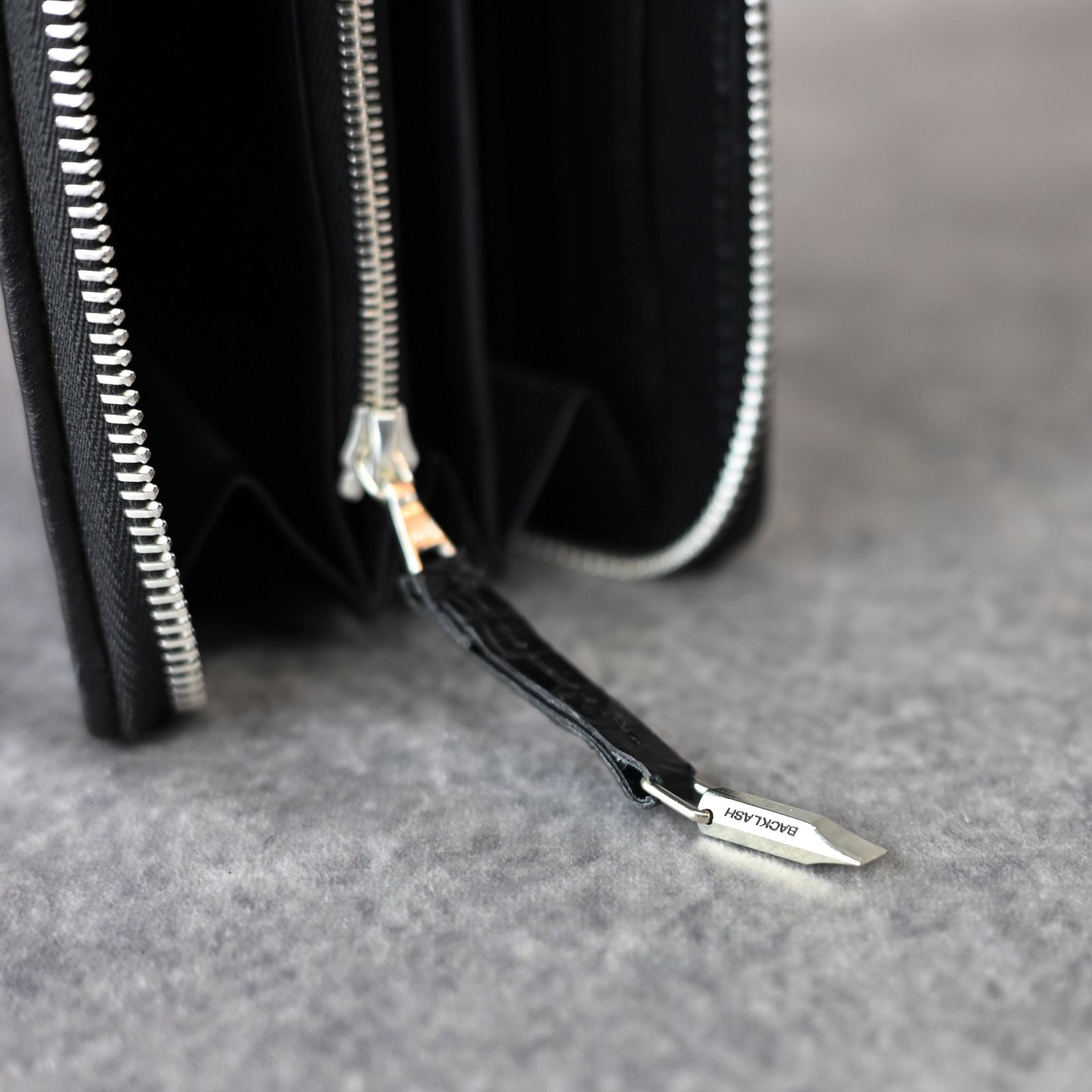 オイルクロコメッシュ ラウンドジップ財布 (BLACK / ブラック) THE LINE / T-123