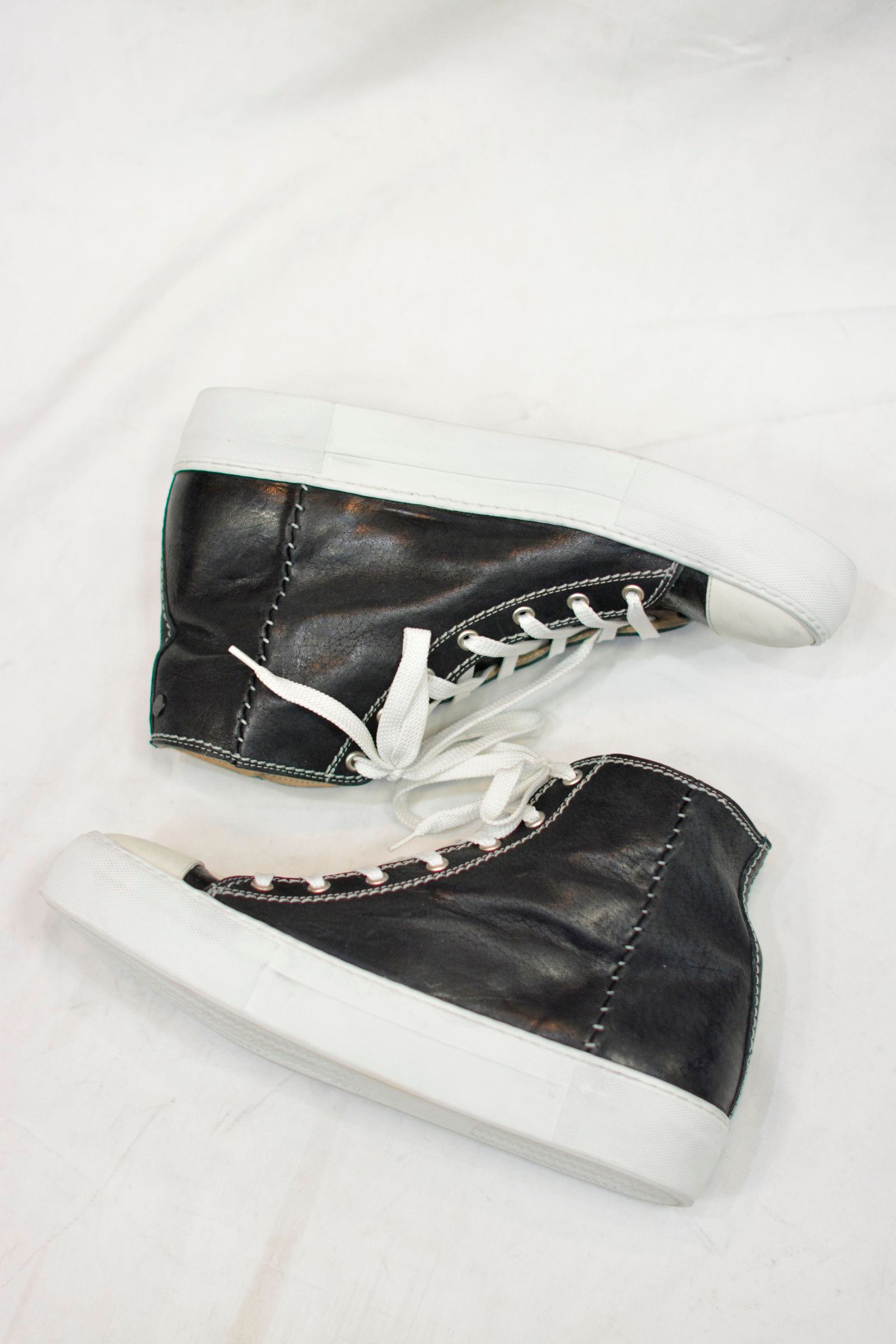 HORSE LEATHER HI-CUT SNEAKER