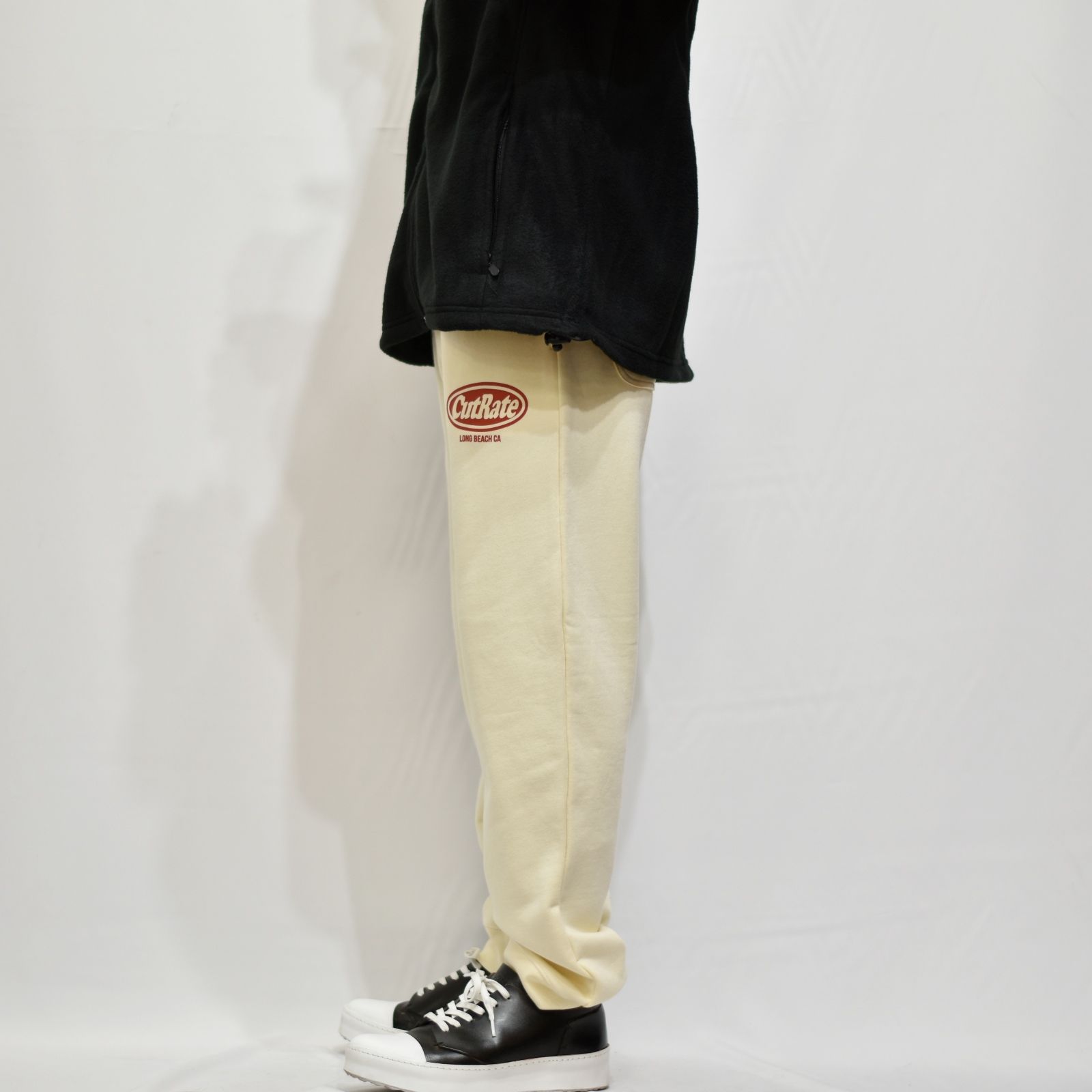 CUTRATE LOGO OMW SWEAT PANTS (IVORY)