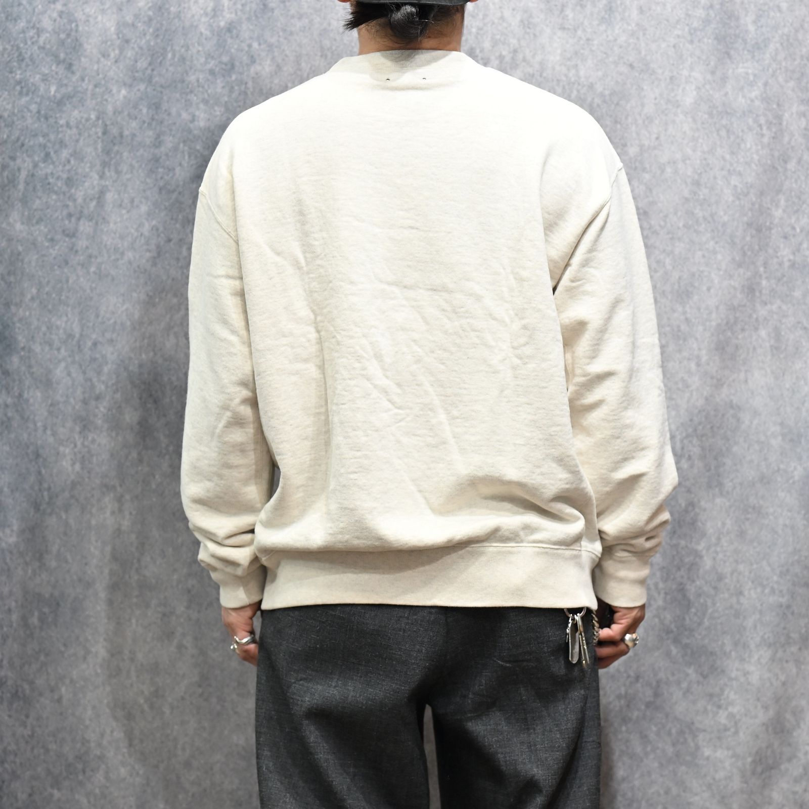 North Memphis College Emblem L/S Crewneck Pullover （OWH）｜プルオーバー スウェット （オフホワイト）｜2603-4002