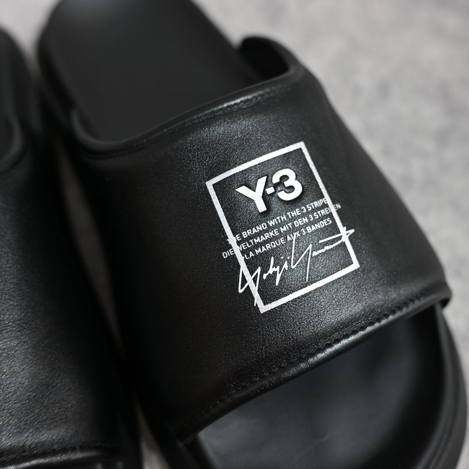 Y-3 SLIDE （BLACK） / ロゴ シャワーサンダル （ブラック）｜KI4033