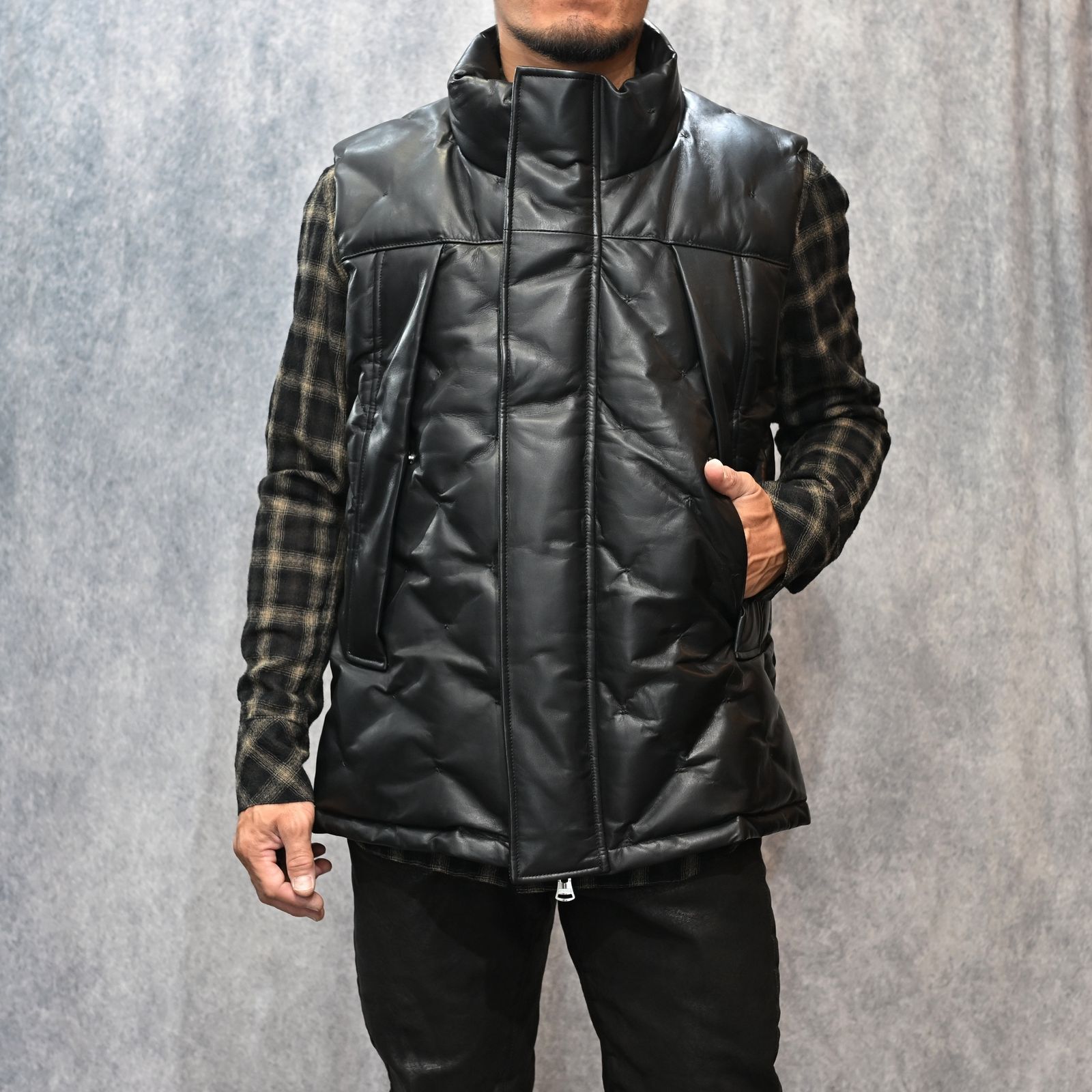 ファニチャーレザー + ポーランドホワイトグース ダウンベスト （BLACK / ブラック） 2031-13