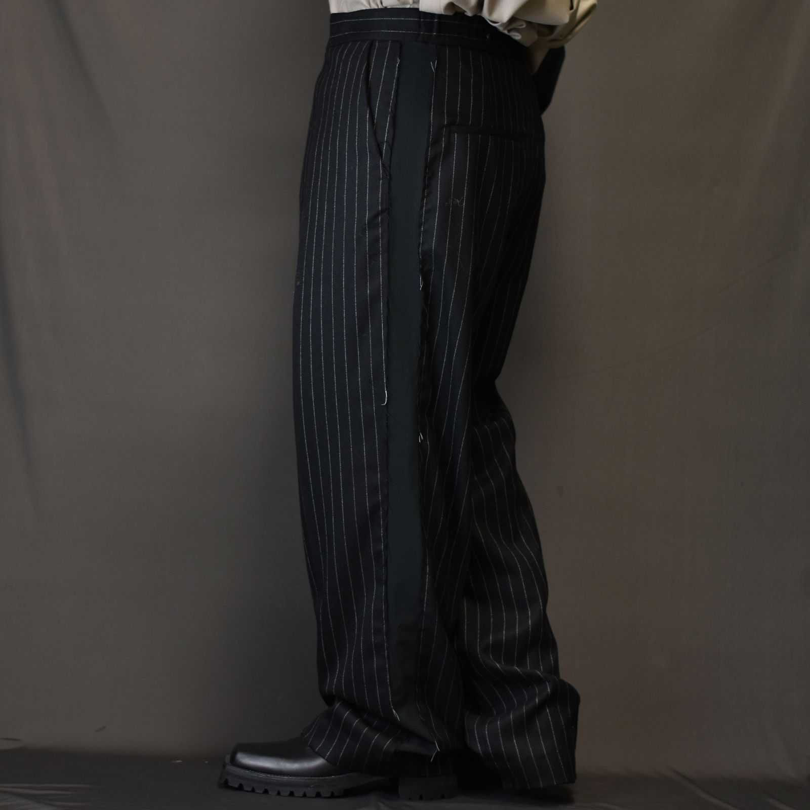 ラップドトラウザー / LB23AW-PT04-GST (BLACK STRIPE)