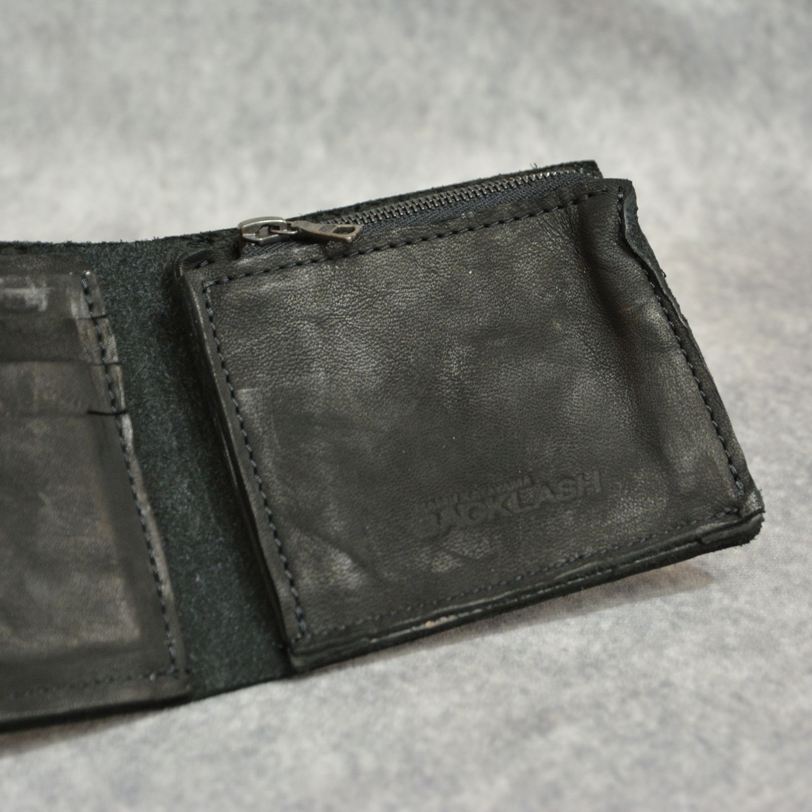 ジャパンショルダー 製品染め二つ折り ウォレット （BLACK / ブラック） 318-39