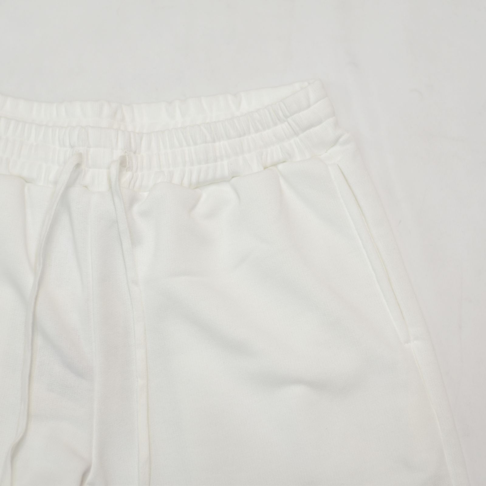 AEROKNOT RELAX SWEAT PANTS <NATURALLY PAINT DESIGN> (WHITE)