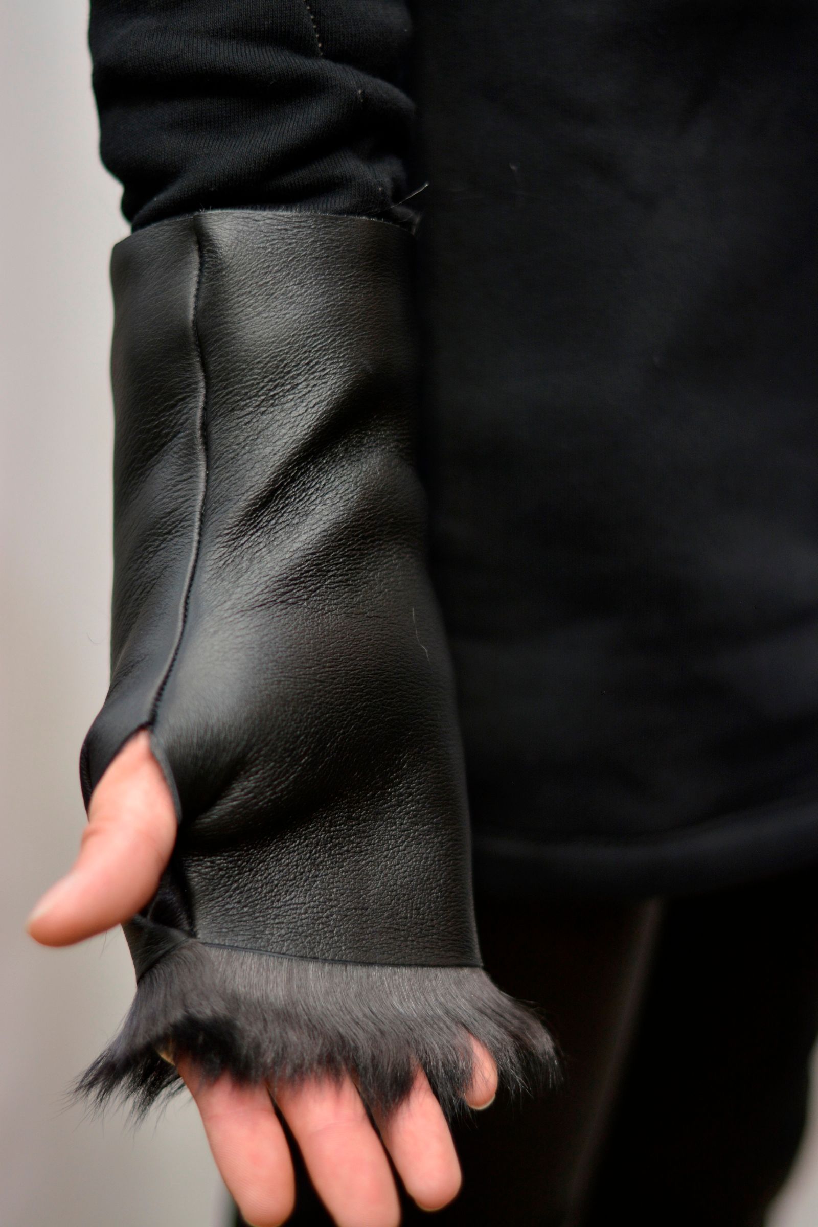 "SHEEP SHEARLING GLOVE SPAIRAL ZIP