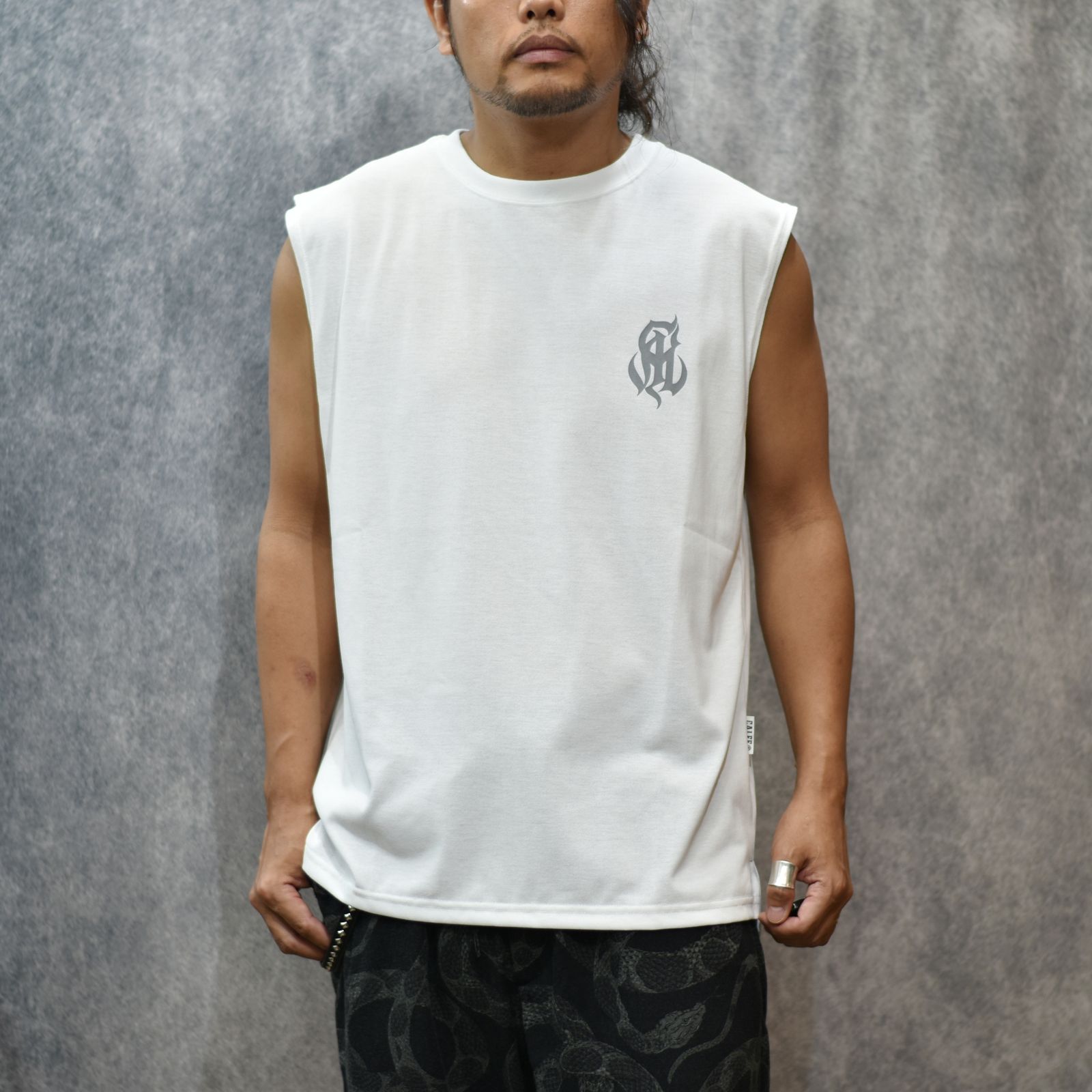 MULTI FUNCTION LOGO N/S TEE (WHITE) / 機能素材 ノースリーブカットソー