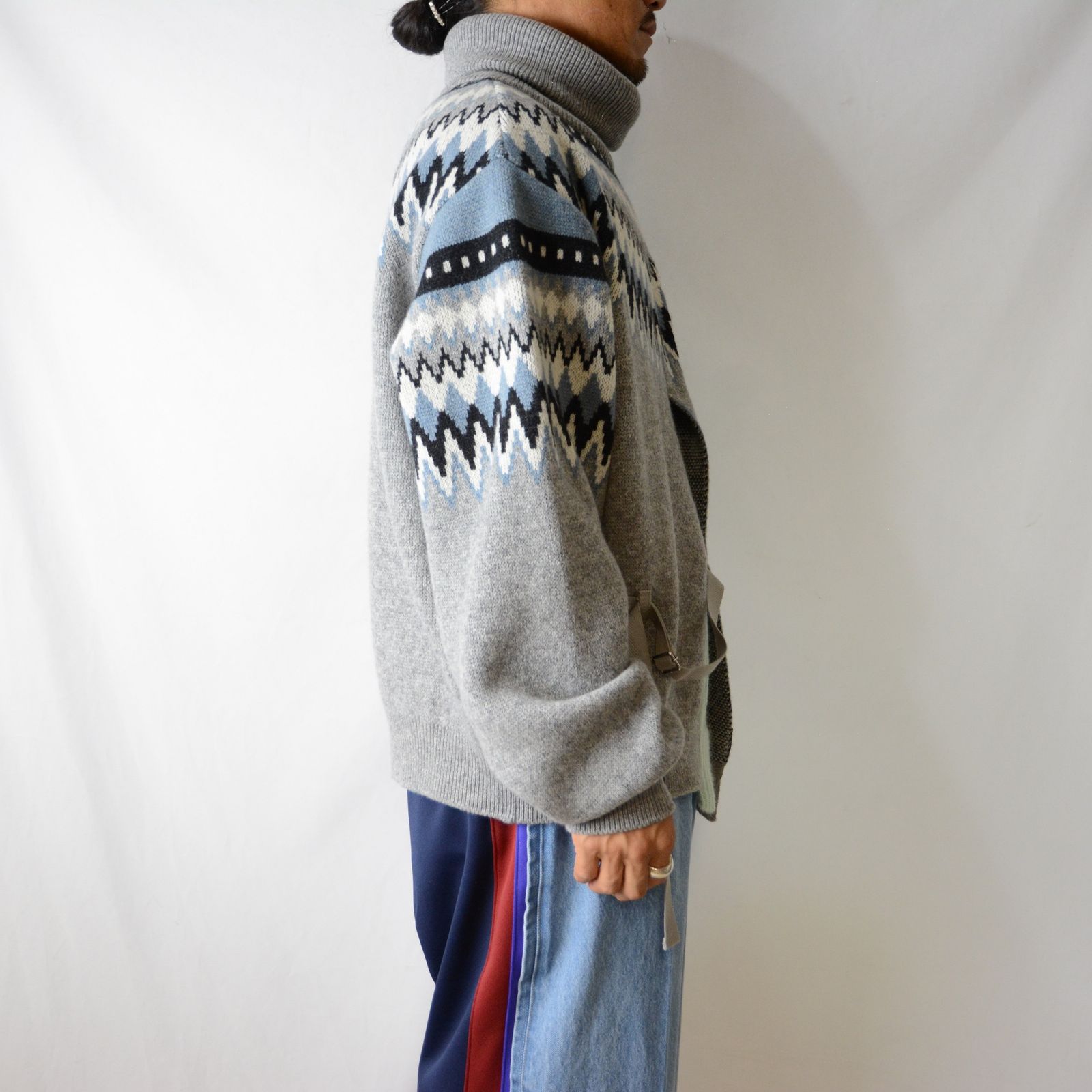 DECONSTRUCTED NORDIC KNIT （GRAY × BLUE） / ノルディック柄 ハイネック ニット （グレー × ブルー）