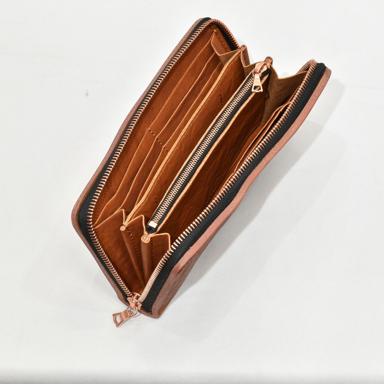ダブルショルダー製品染め ラウンド財布 （BROWN）